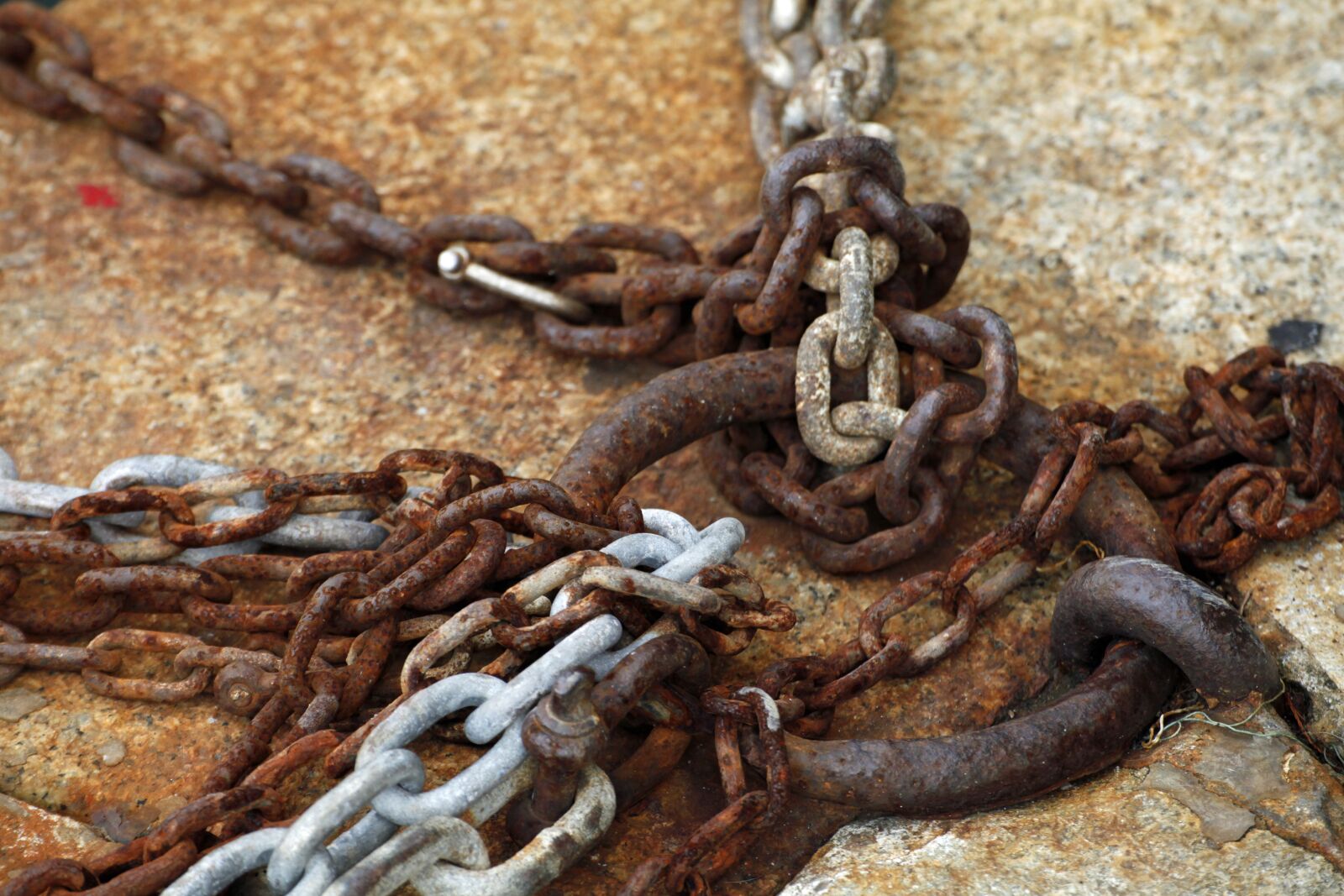 Canon EOS 5D Mark II sample photo. Rust, sea, old photography