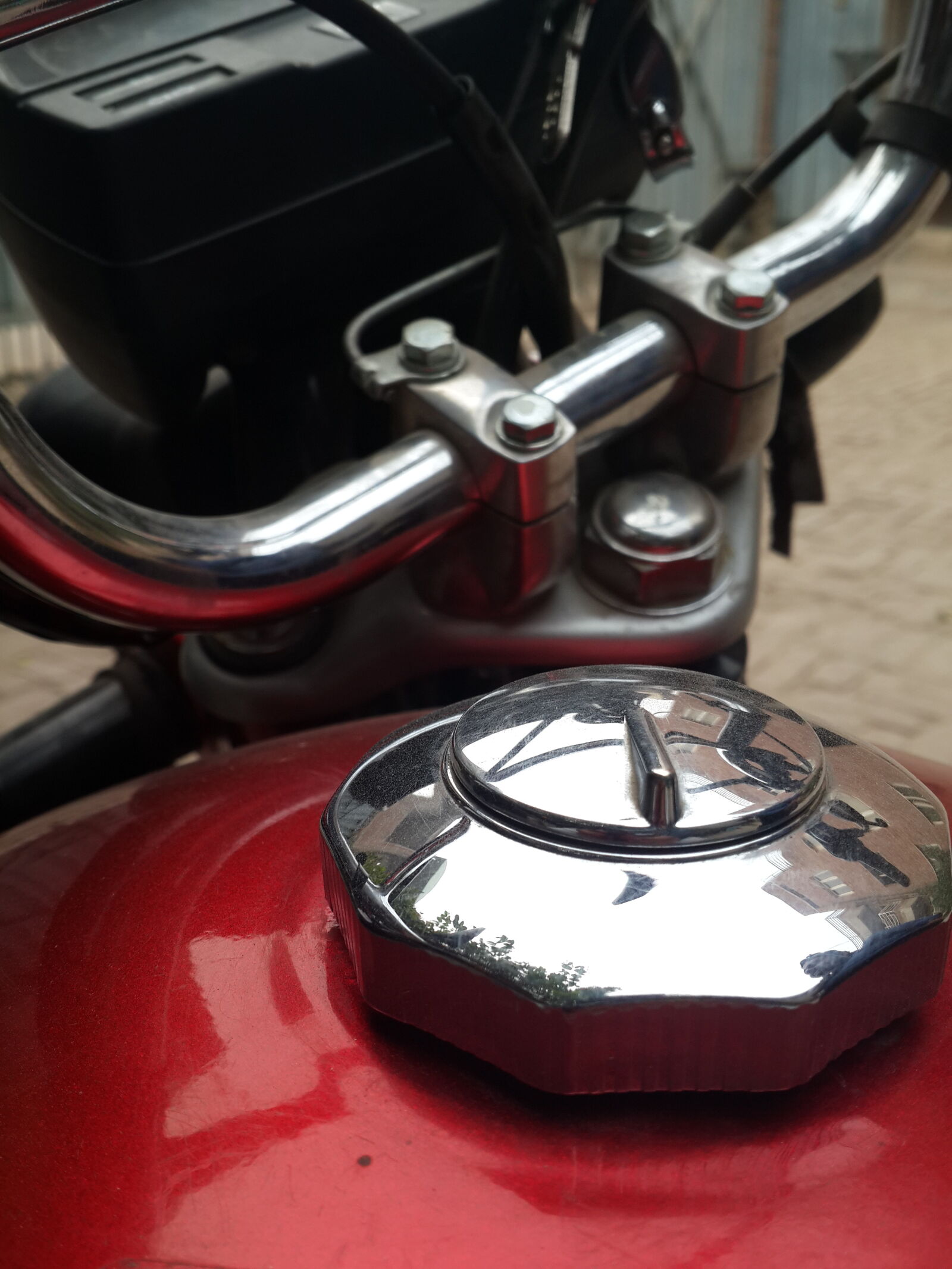 Samsung Galaxy S4 sample photo. Bike, bike, tanky, chandelier photography