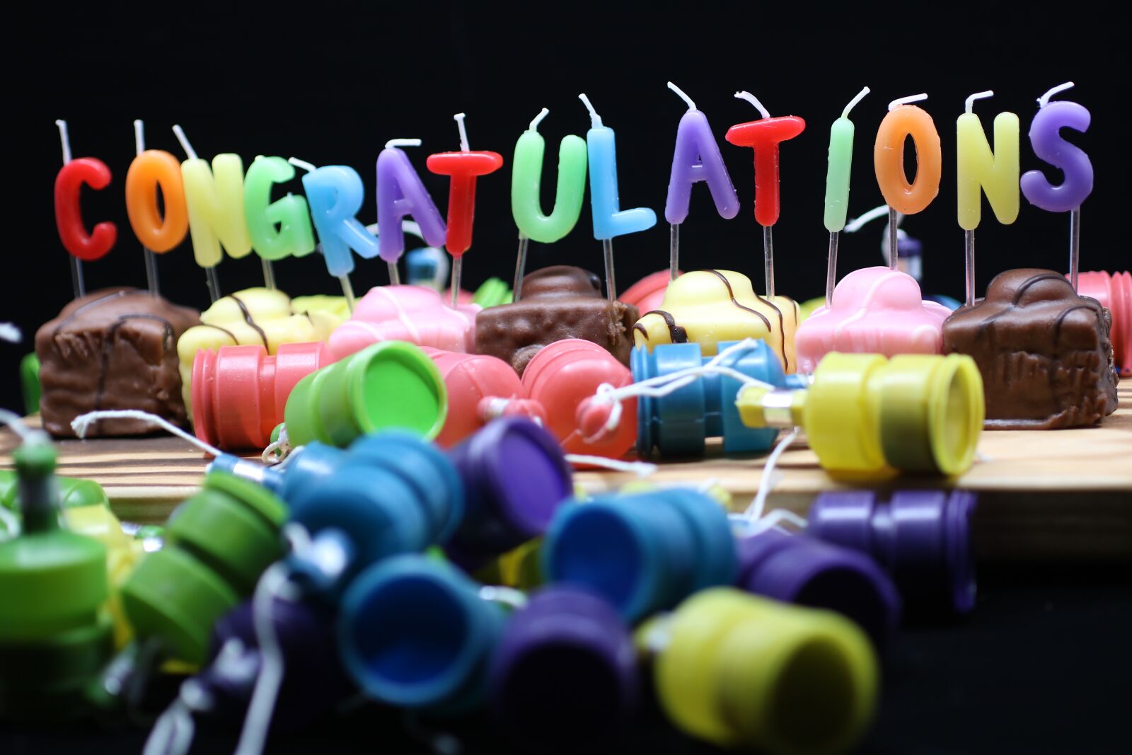 Canon EOS 750D (EOS Rebel T6i / EOS Kiss X8i) sample photo. Black, cake, congratulation photography