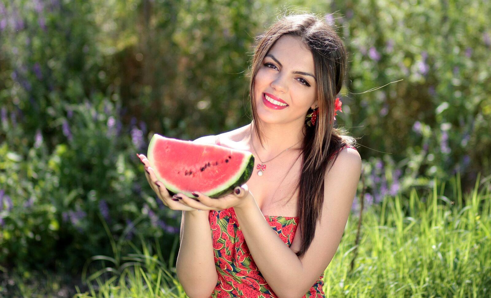 Canon EOS 450D (EOS Rebel XSi / EOS Kiss X2) sample photo. Girl, melon, red photography