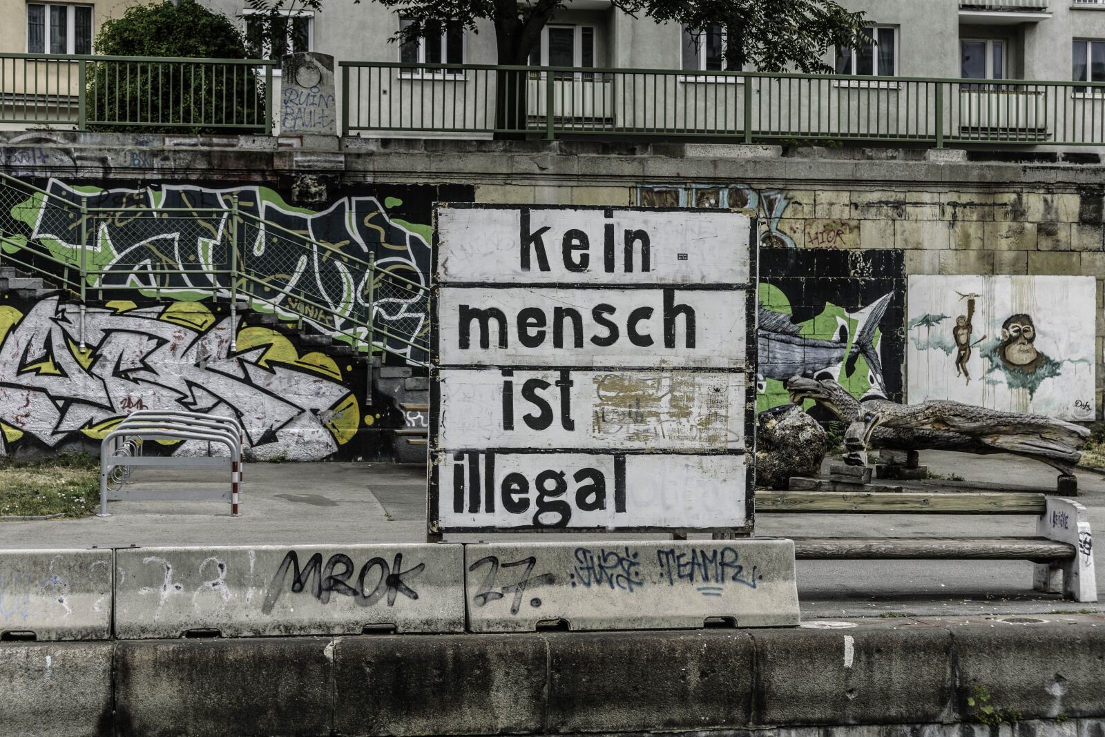 Nikon D750 sample photo. Graffiti, wall, colorful photography