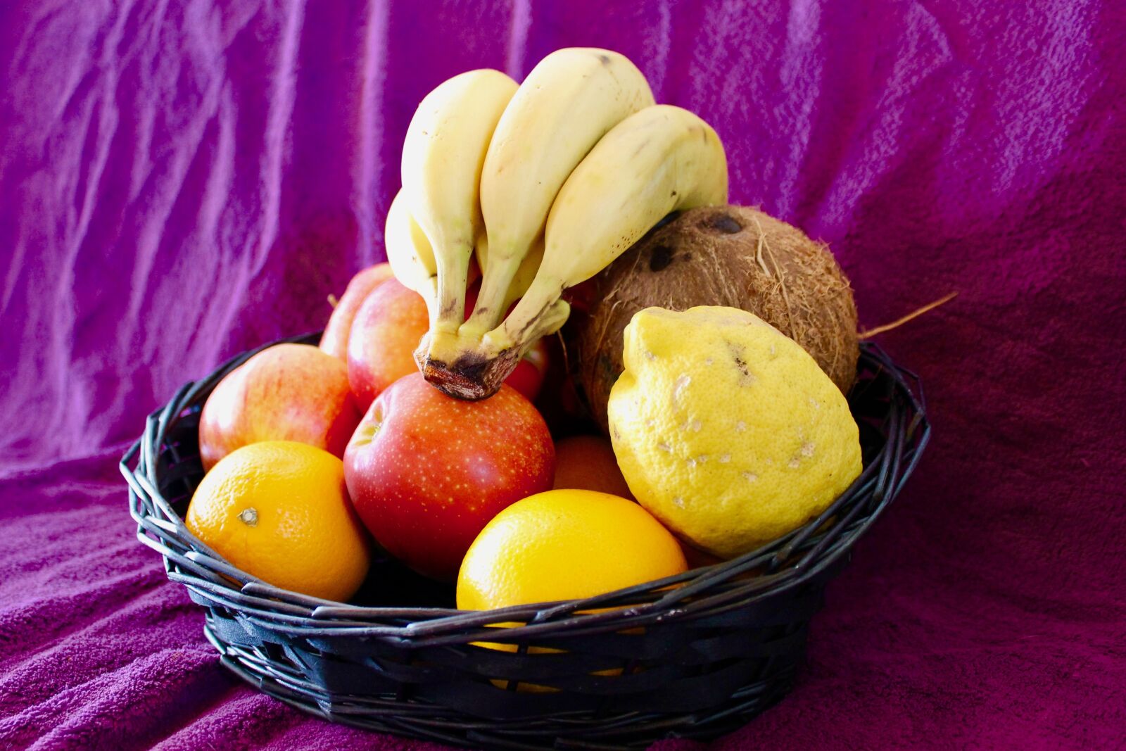 Canon EOS 1100D (EOS Rebel T3 / EOS Kiss X50) sample photo. Fruit, recycle bin, the photography