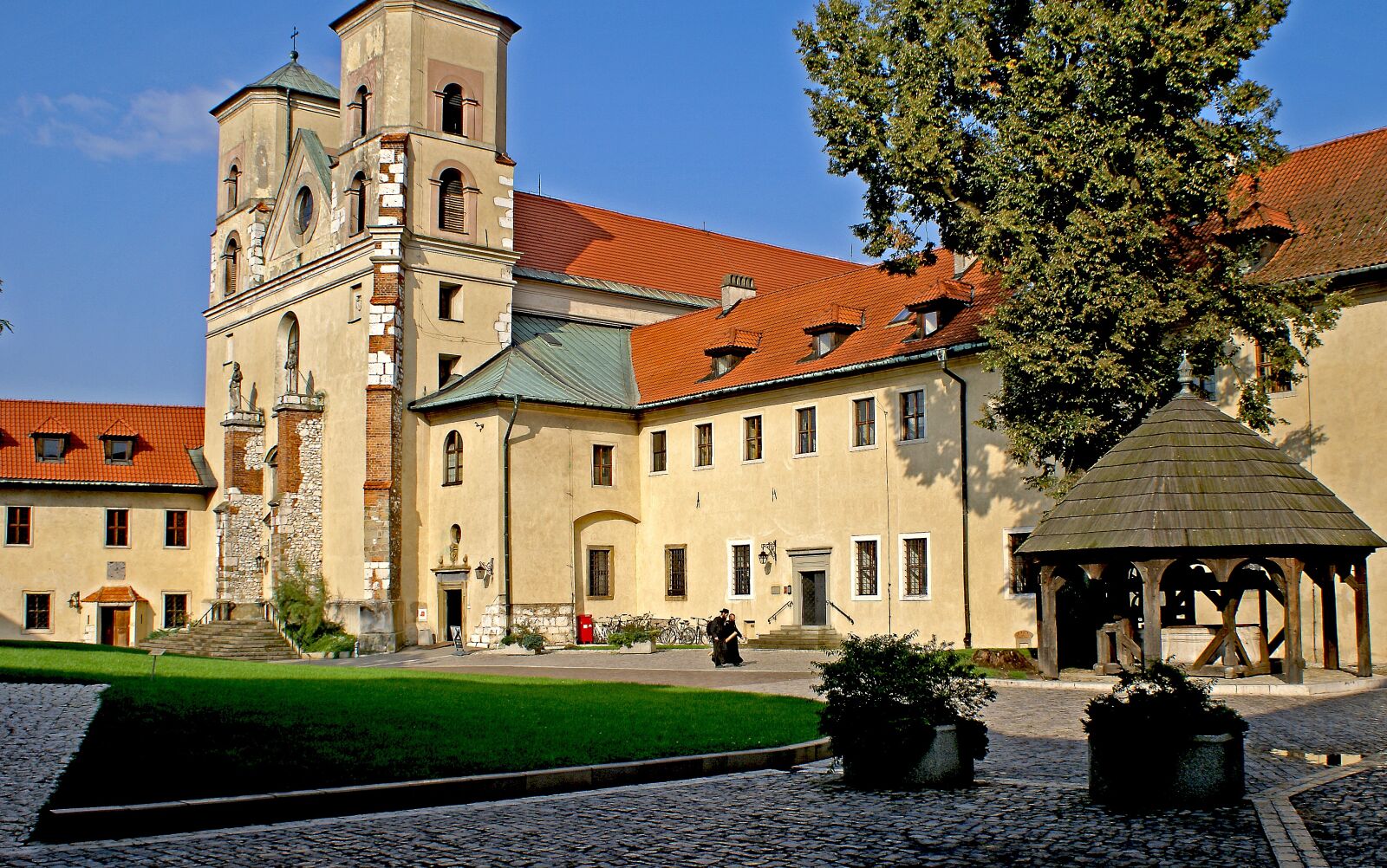 Sony Alpha DSLR-A100 sample photo. Tyniec, abbey, architecture photography