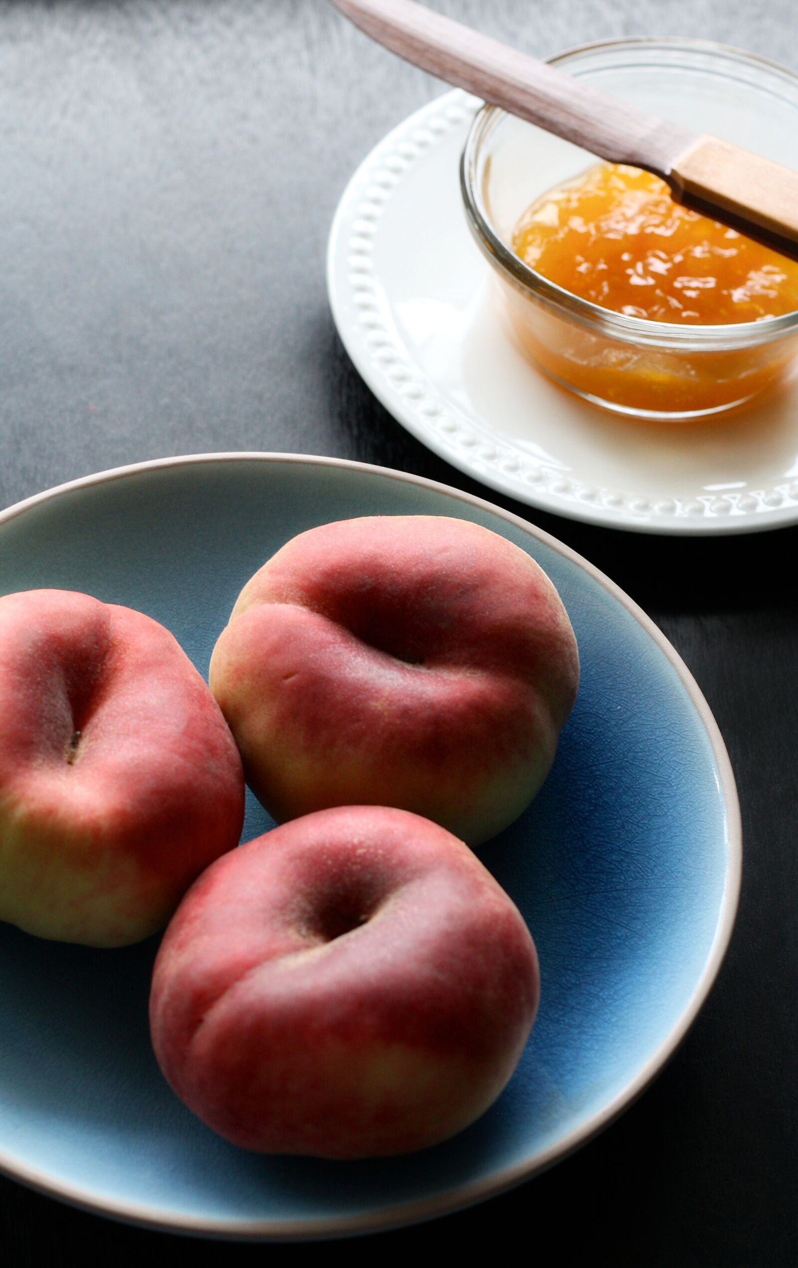 Canon EOS 1000D (EOS Digital Rebel XS / EOS Kiss F) sample photo. Peaches, saturn peaches, saturn photography