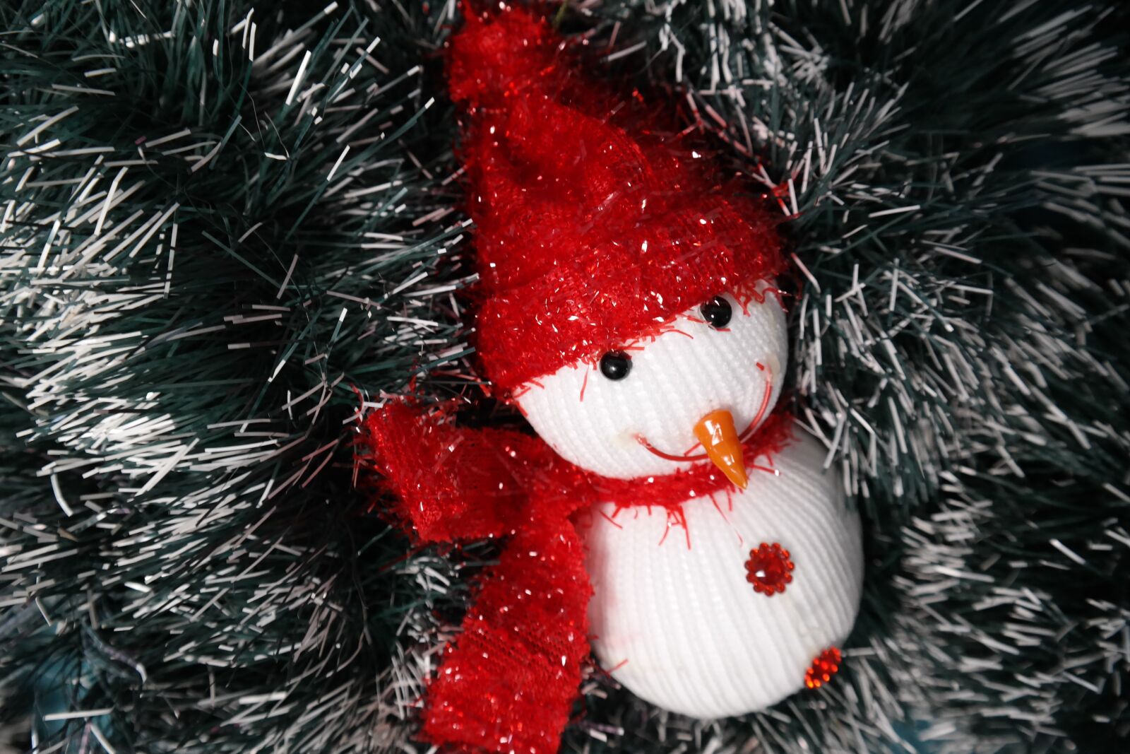 Samsung NX300 sample photo. Christmas, snowman, scarf photography