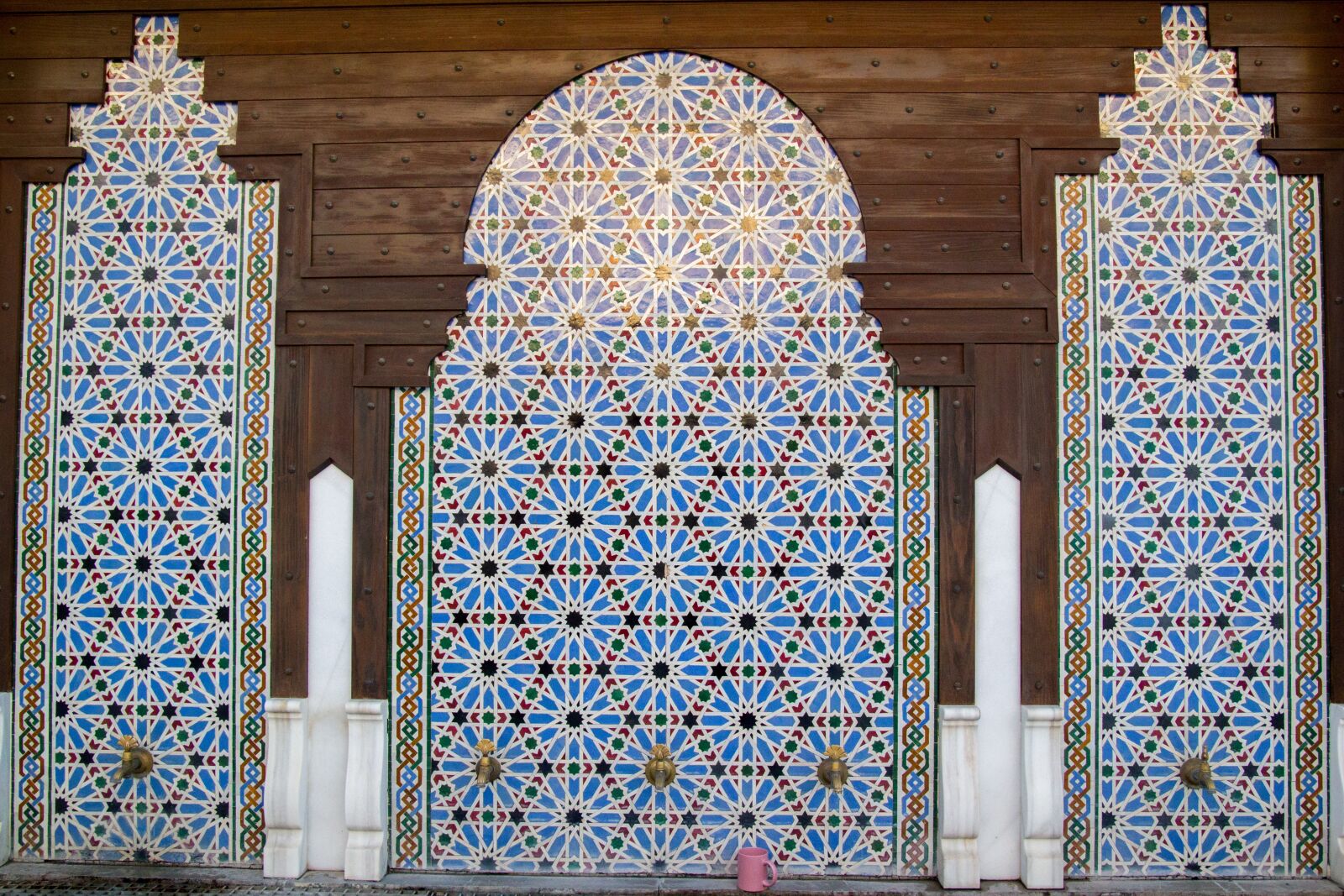 Canon EOS 550D (EOS Rebel T2i / EOS Kiss X4) sample photo. Mosque, new mosque, granada photography