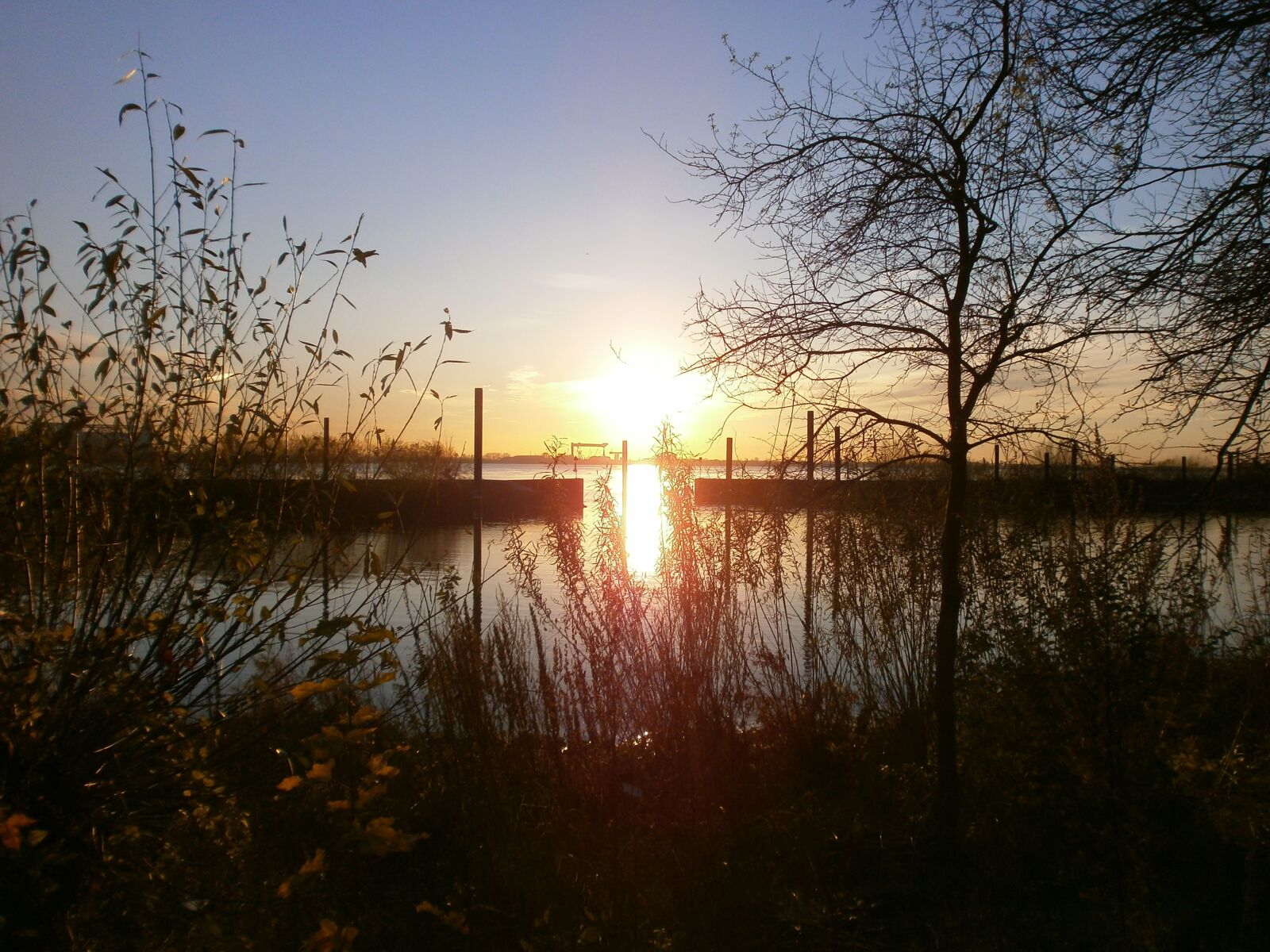 Olympus VG110,D700 sample photo. Sunset, river, hamburg photography
