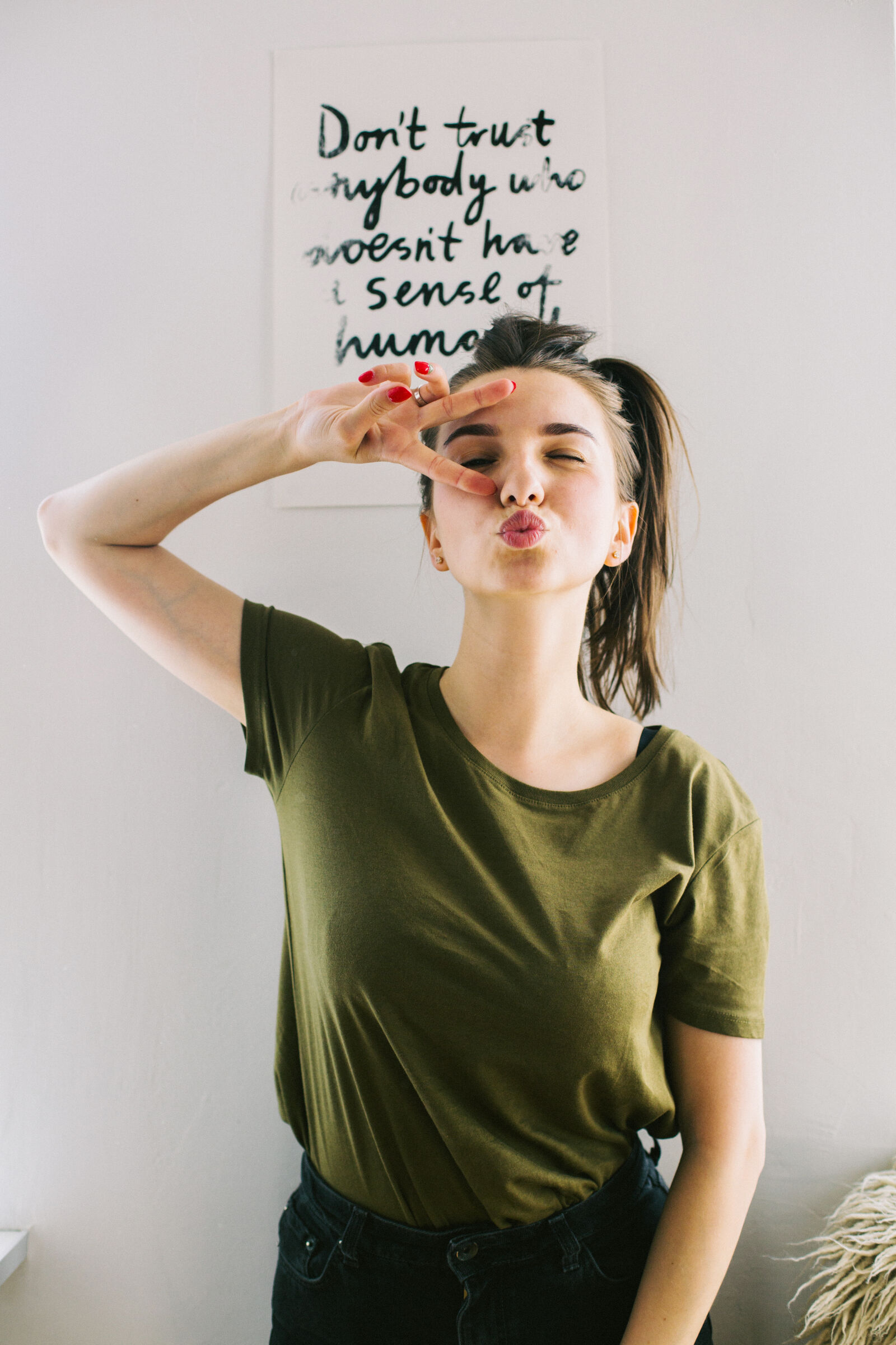 Canon EF 50mm F1.4 USM sample photo. Woman, wearing, green, crew photography