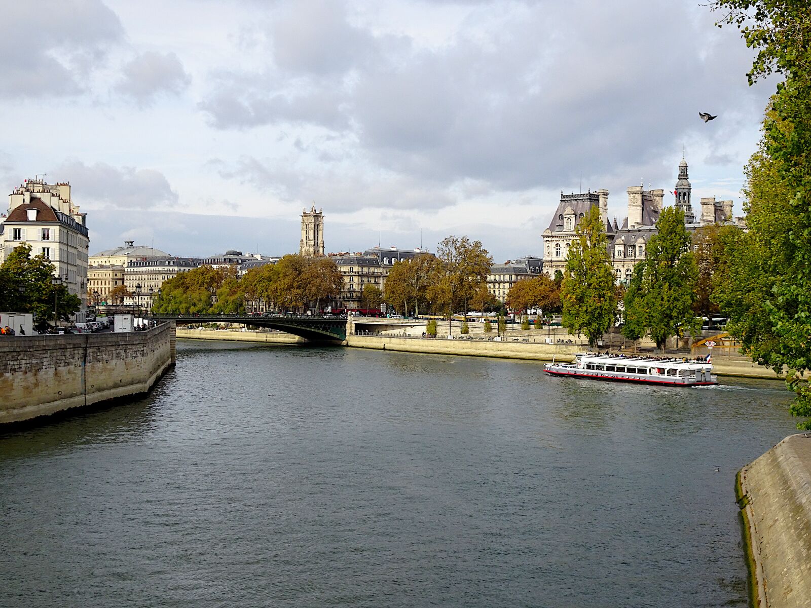 Sony Cyber-shot DSC-HX90V sample photo. Paris, france, the seine photography
