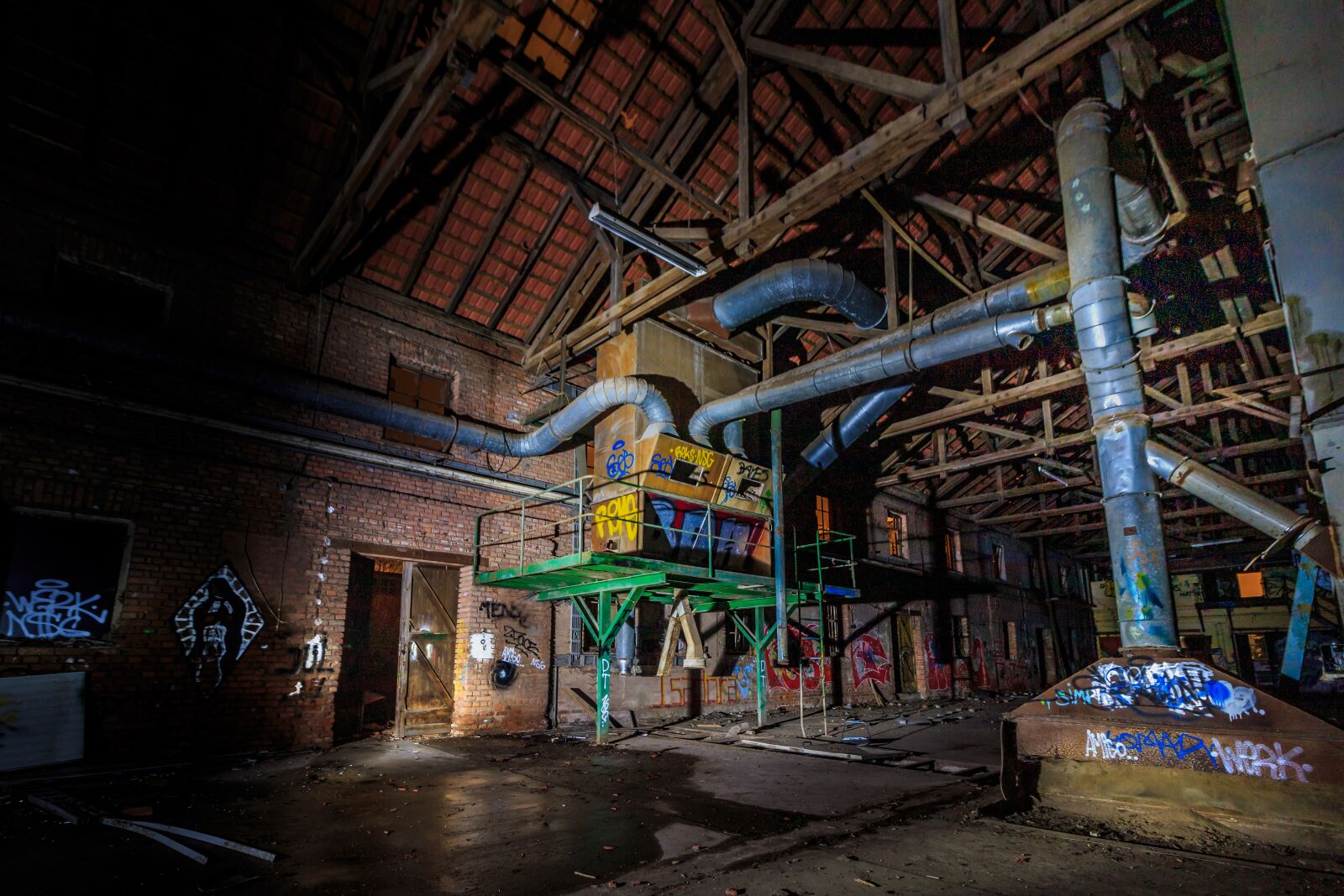 Canon EOS 70D + Canon EF-S 10-18mm F4.5–5.6 IS STM sample photo. Lost place, derelict, light photography