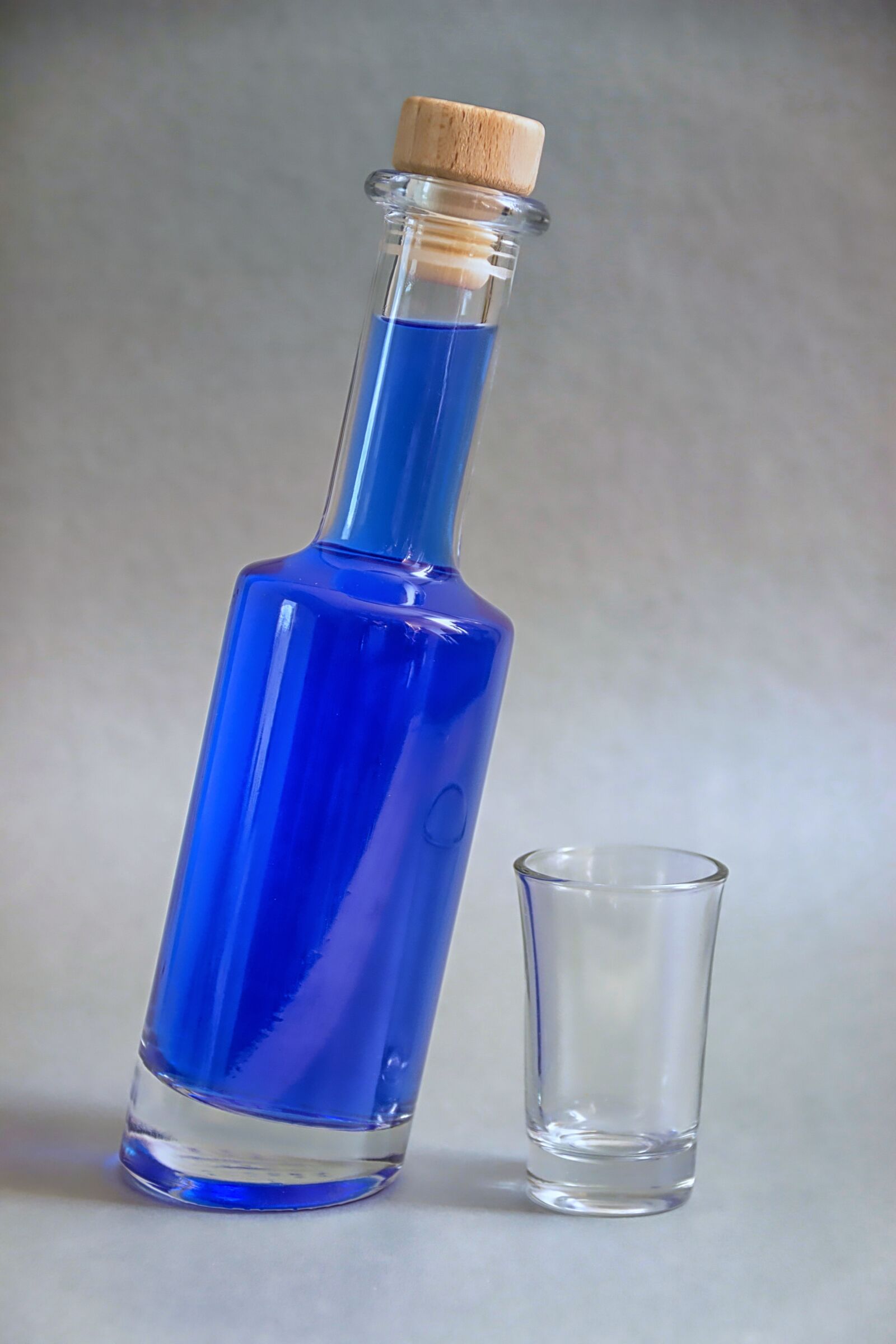 Canon EOS 600D (Rebel EOS T3i / EOS Kiss X5) sample photo. Drink, bottle, blue photography