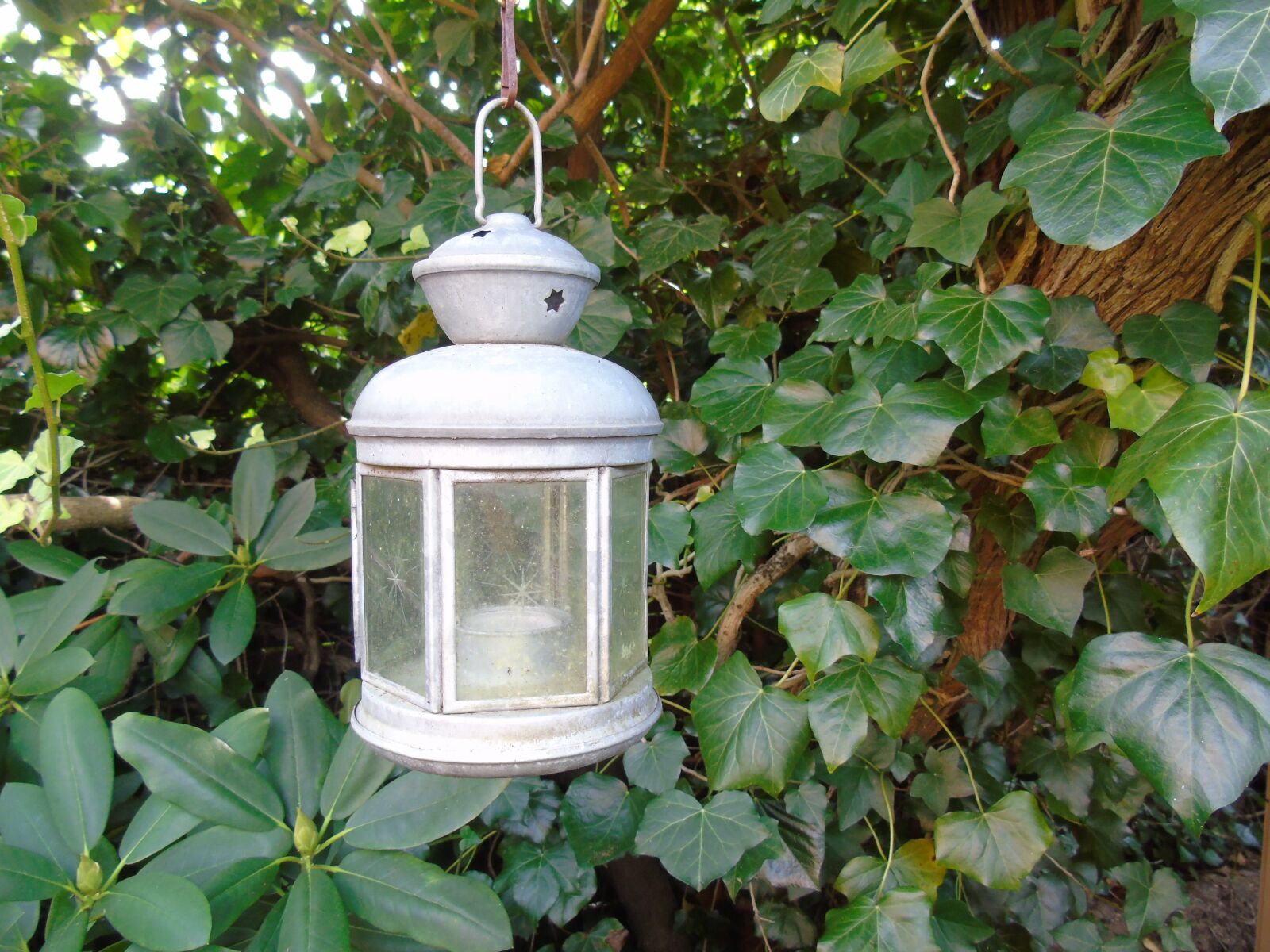 Sony Cyber-shot DSC-H400 sample photo. Lantern, lamp, hanging lantern photography