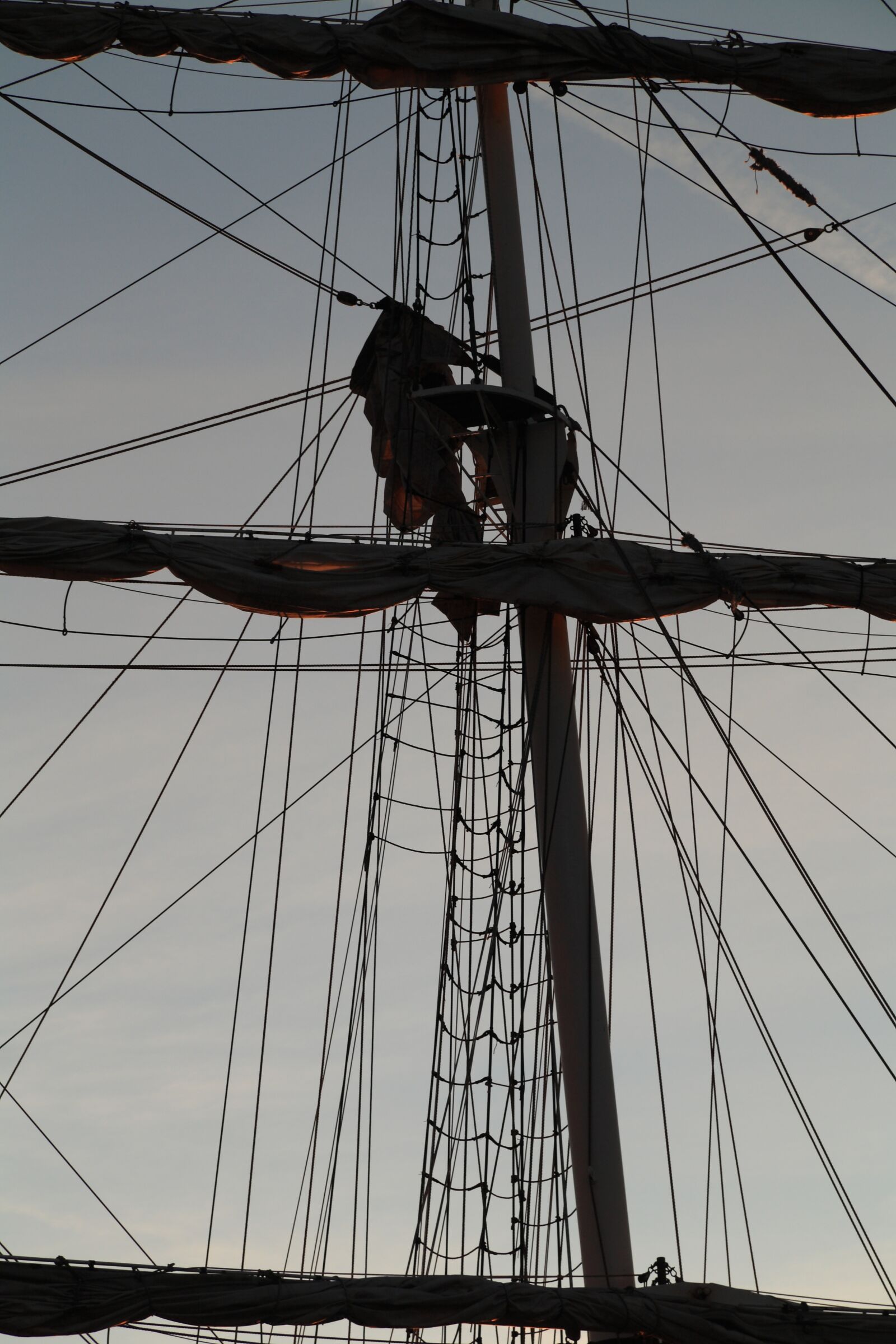 Canon EOS 1000D (EOS Digital Rebel XS / EOS Kiss F) sample photo. Netherlands, harlingen, sunset photography