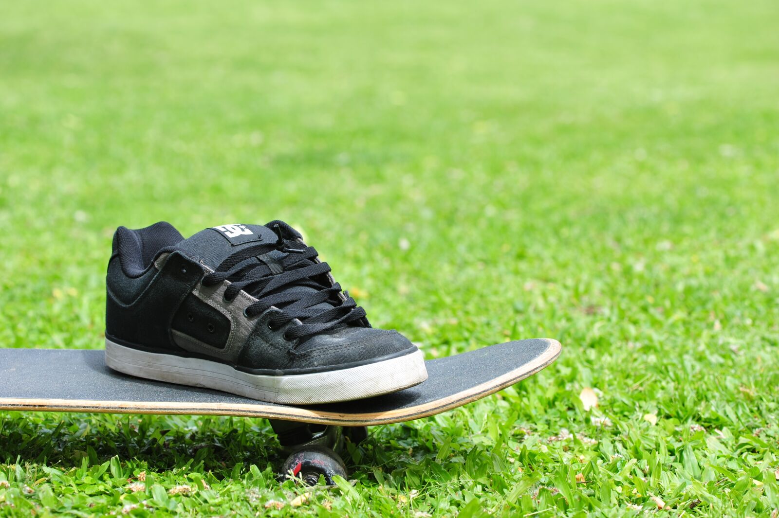 Nikon D700 sample photo. Skate, shoe, park photography