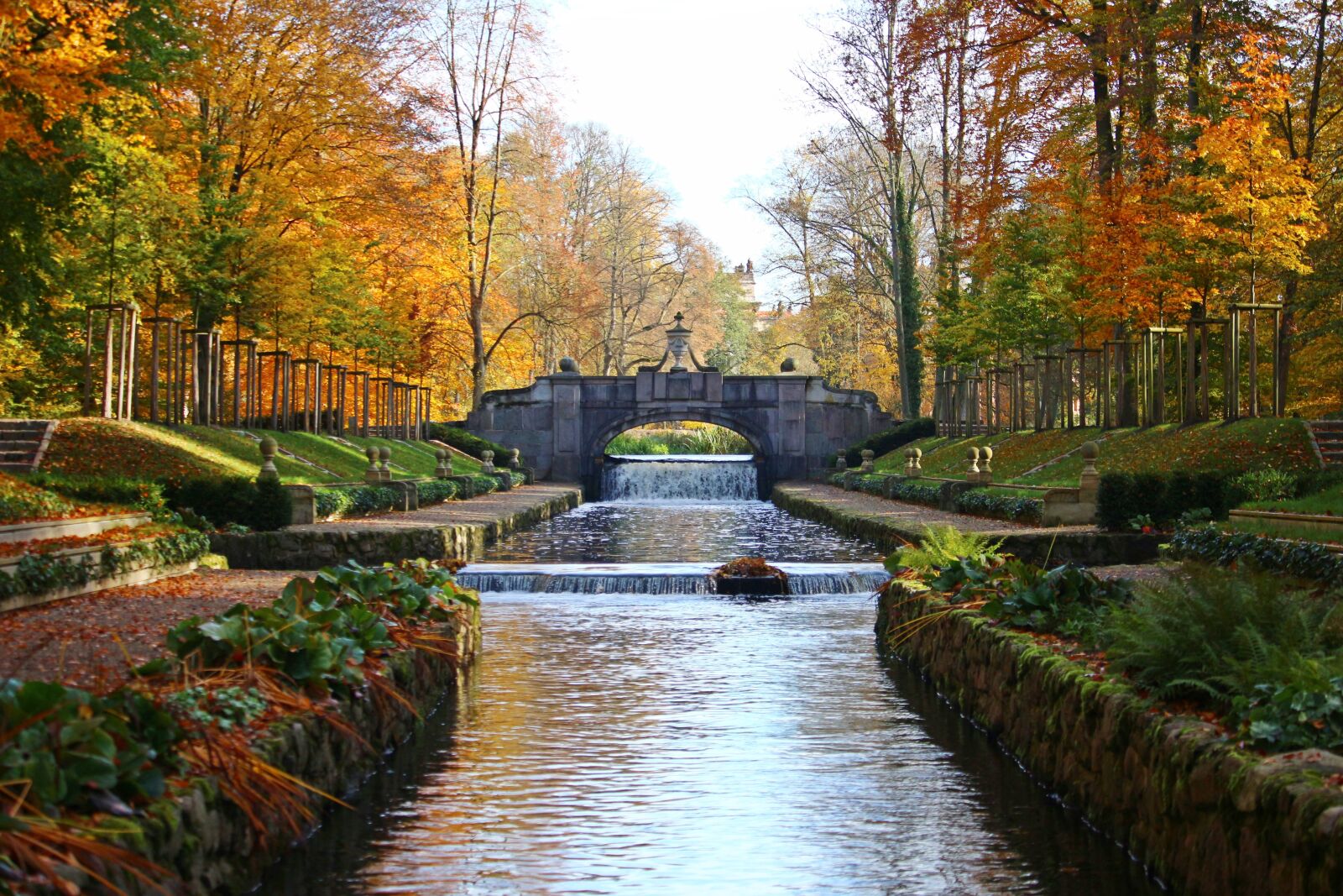 Canon EOS 100D (EOS Rebel SL1 / EOS Kiss X7) sample photo. Bridge, channel, castle park photography