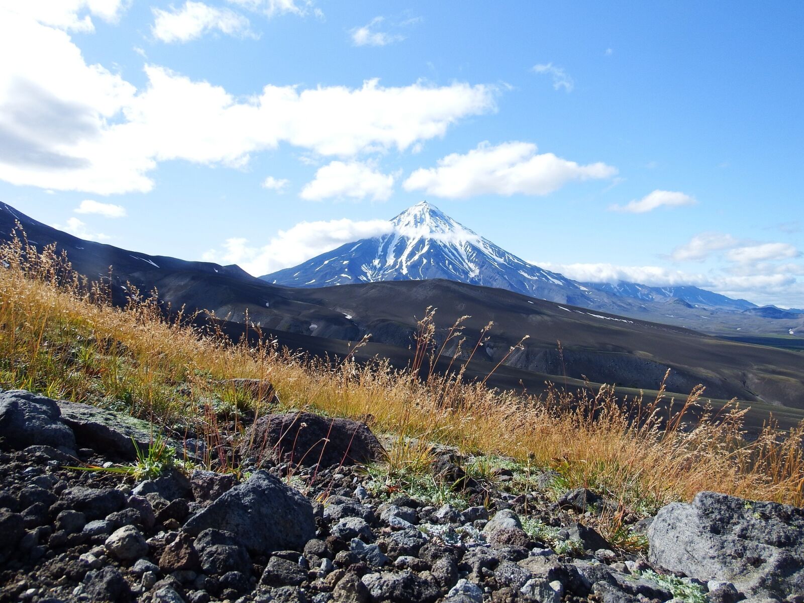 Fujifilm FinePix S1 sample photo. Volcano, mountains, ridge photography