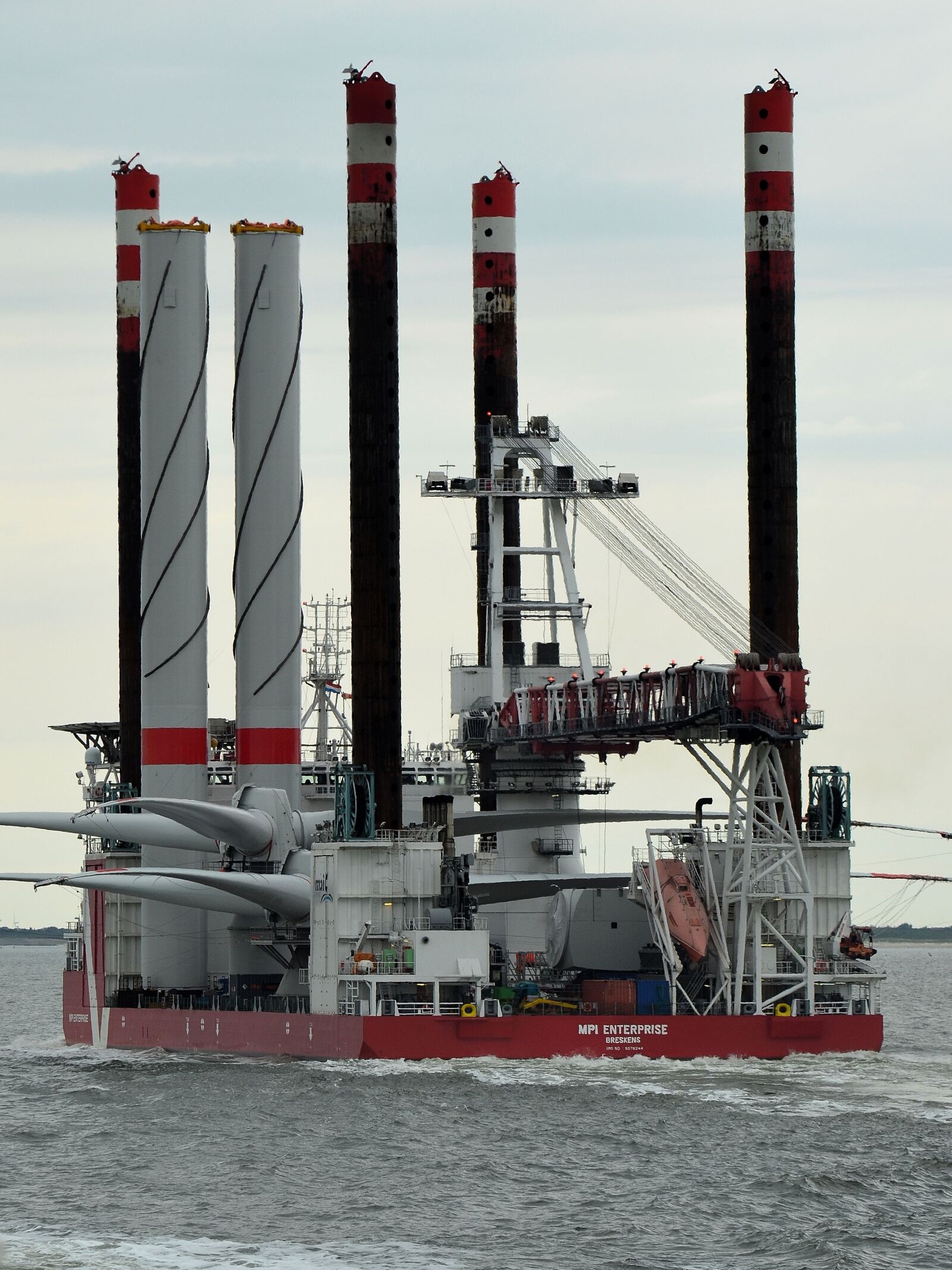 Nikon D5100 sample photo. Borkum, working ship, wind photography