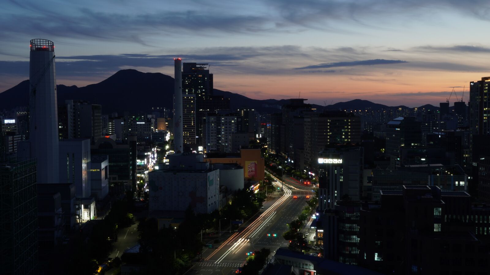 Sony a6400 sample photo. City, vehicle, in the photography