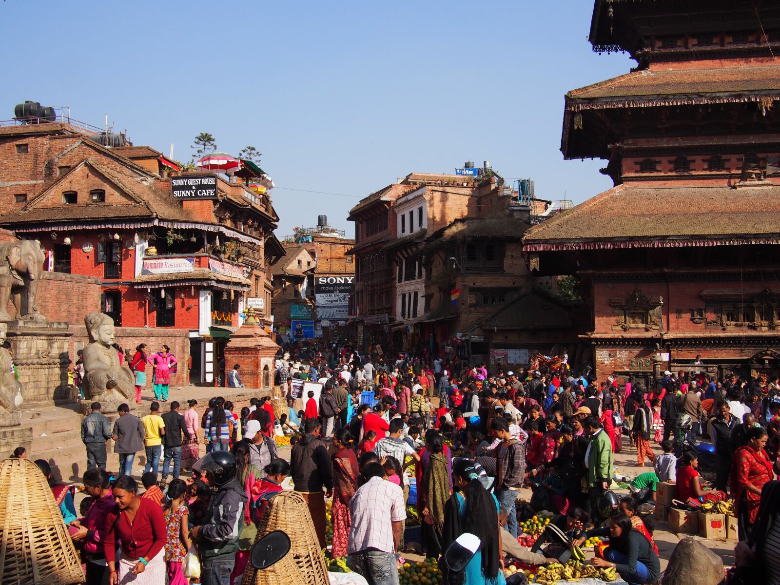 Olympus PEN E-PL5 sample photo. Crowds, kathmandu, nepal photography