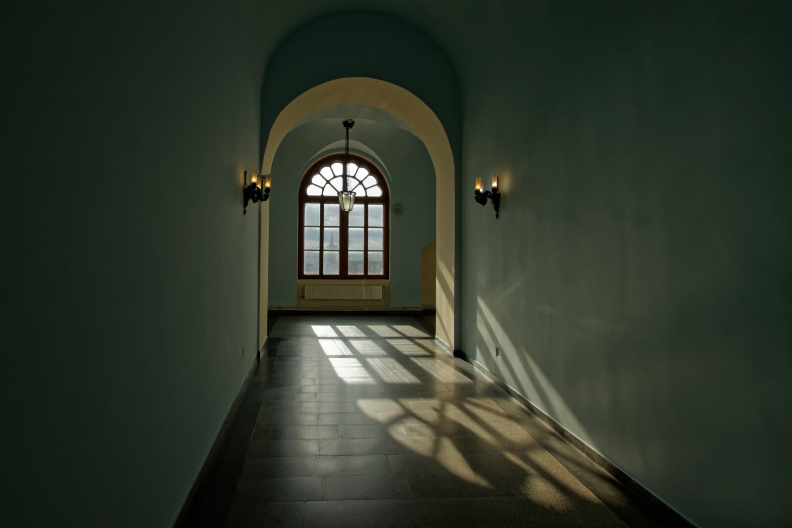 Canon EOS 500D (EOS Rebel T1i / EOS Kiss X3) sample photo. Window, light, architecture photography