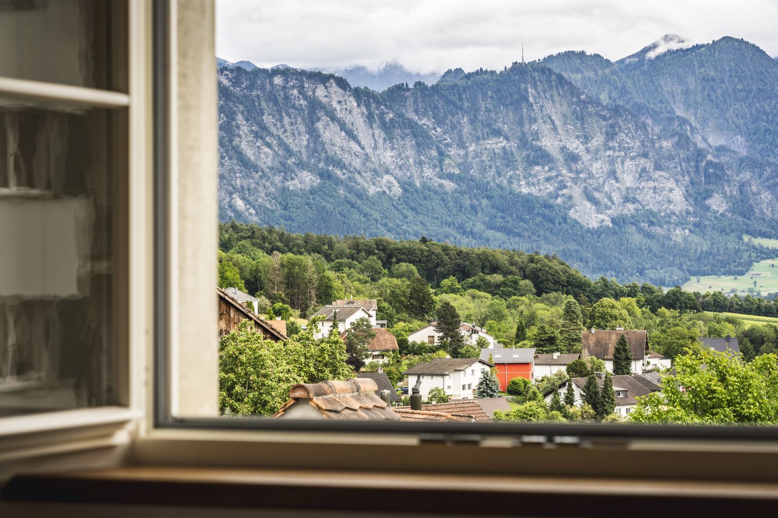 Sony FE 24-105mm F4 G OSS sample photo. Window, landscape, architecture photography