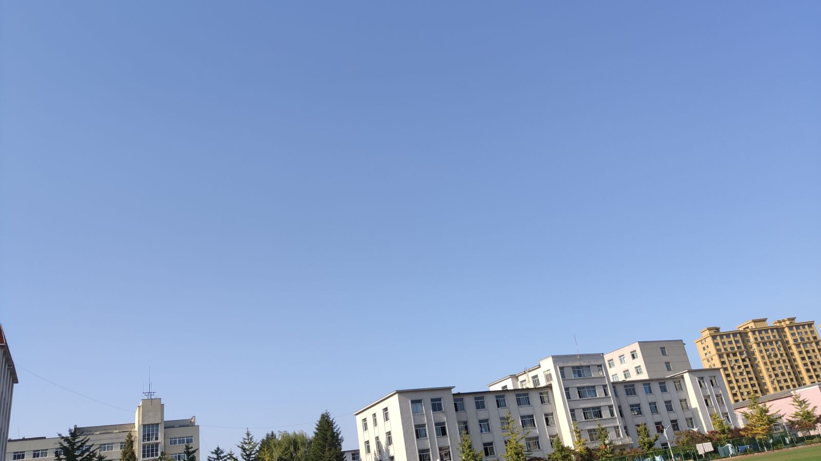 Xiaomi MI 9 sample photo. Storied building, blue sky photography