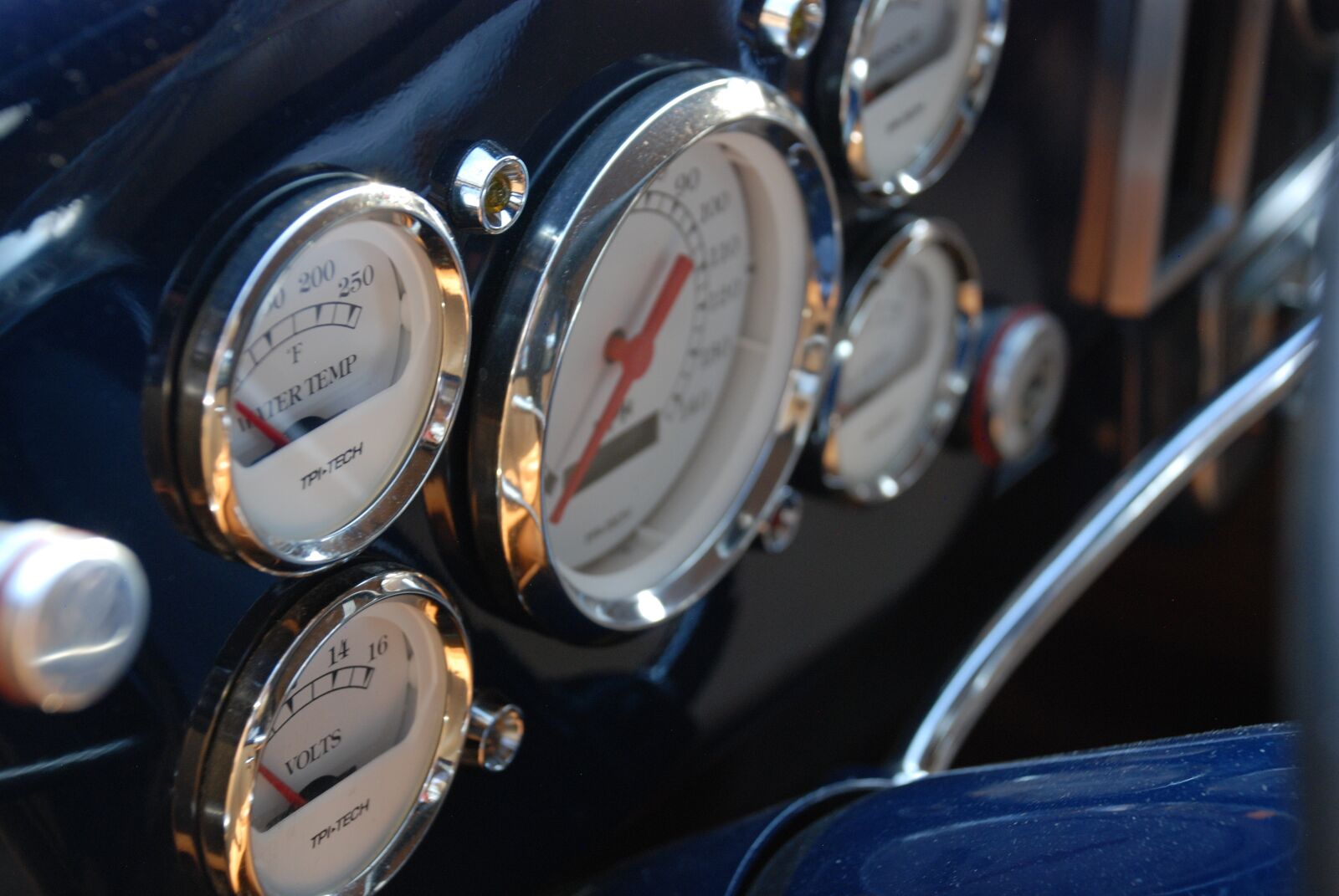 Nikon D80 sample photo. Dash, car, gauge photography