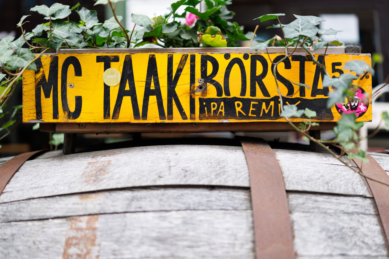 Canon EOS R5 sample photo. Terrace beer option photography
