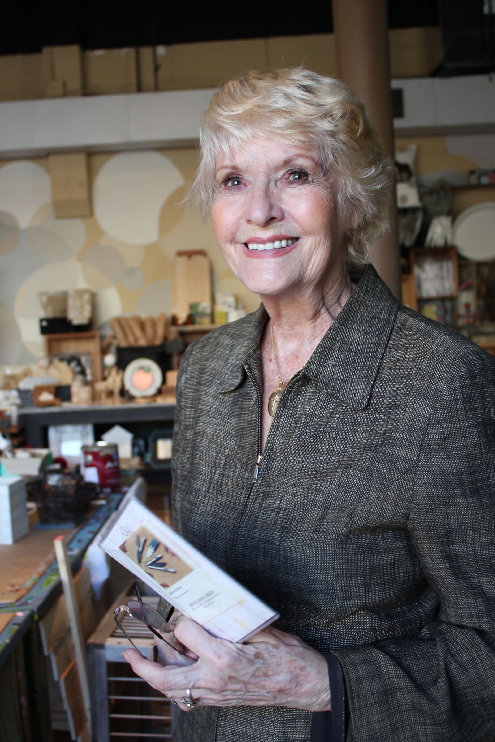 Canon EOS 550D (EOS Rebel T2i / EOS Kiss X4) sample photo. Woman, portrait, face photography