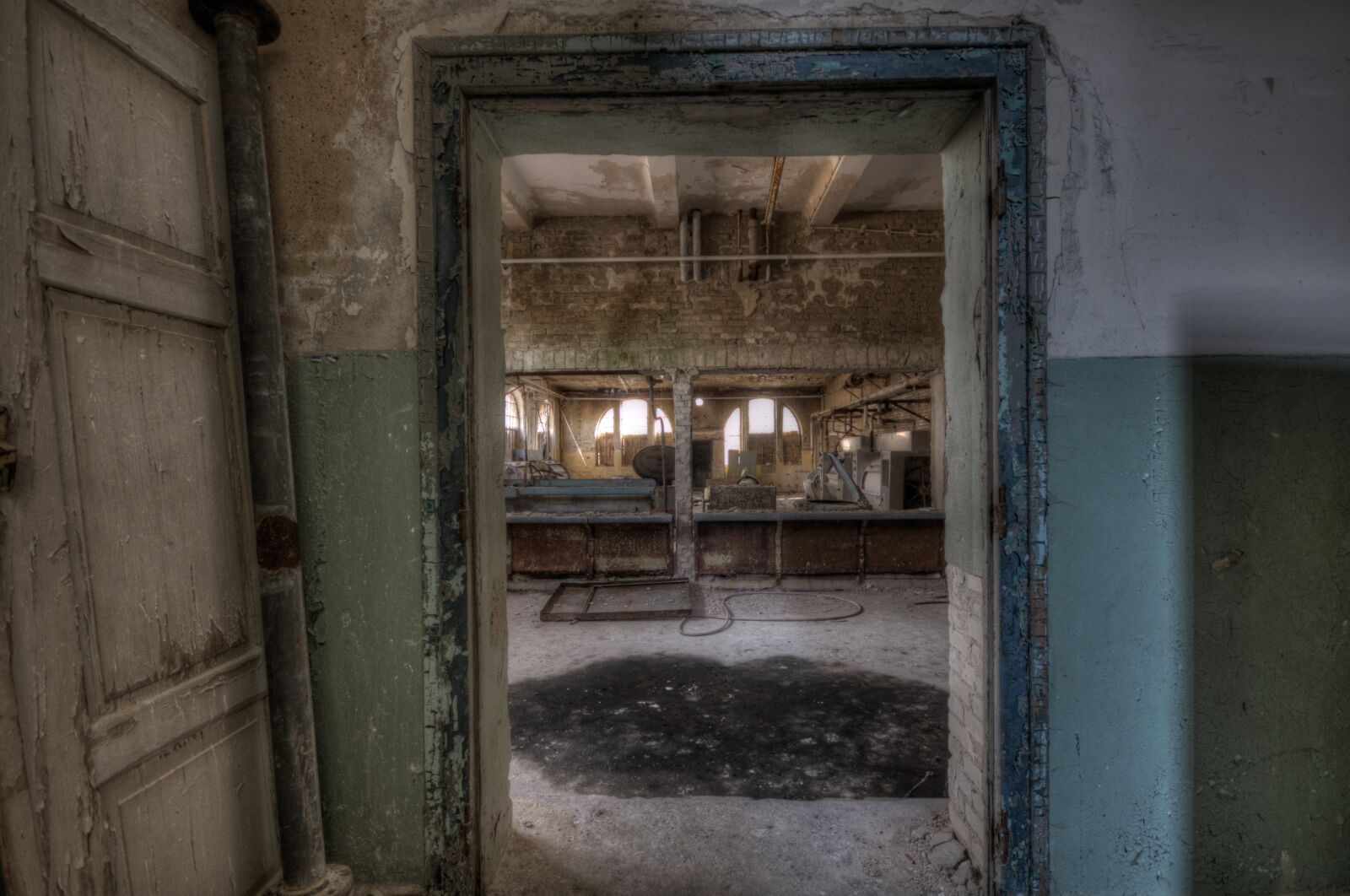Nikon D300S sample photo. Abandoned, architecture, door photography