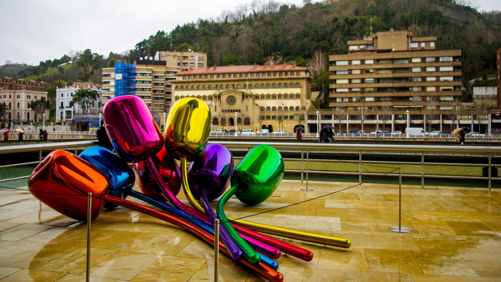 smc PENTAX-DA L 18-55mm F3.5-5.6 sample photo. Bilbao, guggenheim, colors photography