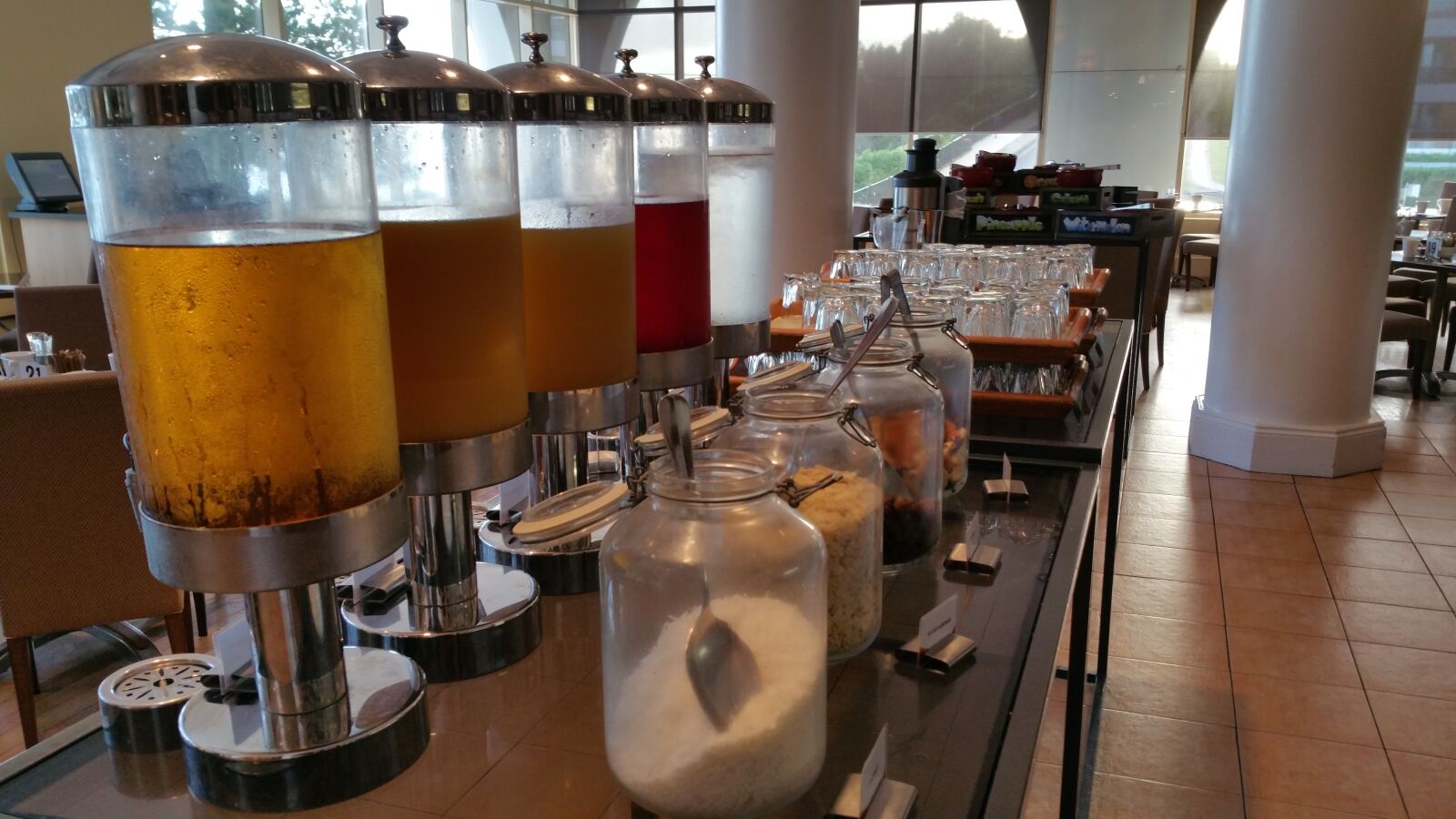 Samsung Galaxy Note4 sample photo. The buffet breakfast, hotel photography