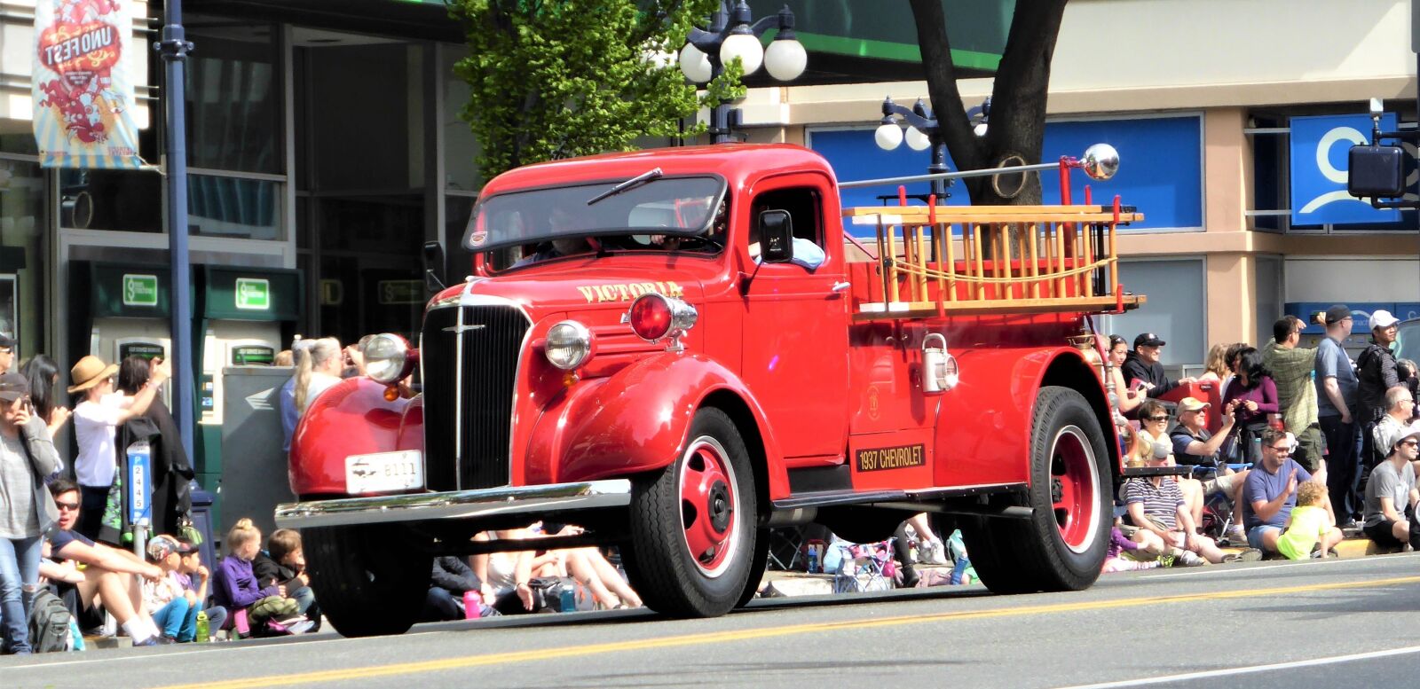 Panasonic Lumix DMC-ZS30 (Lumix DMC-TZ40) sample photo. Car, fire, classic car photography