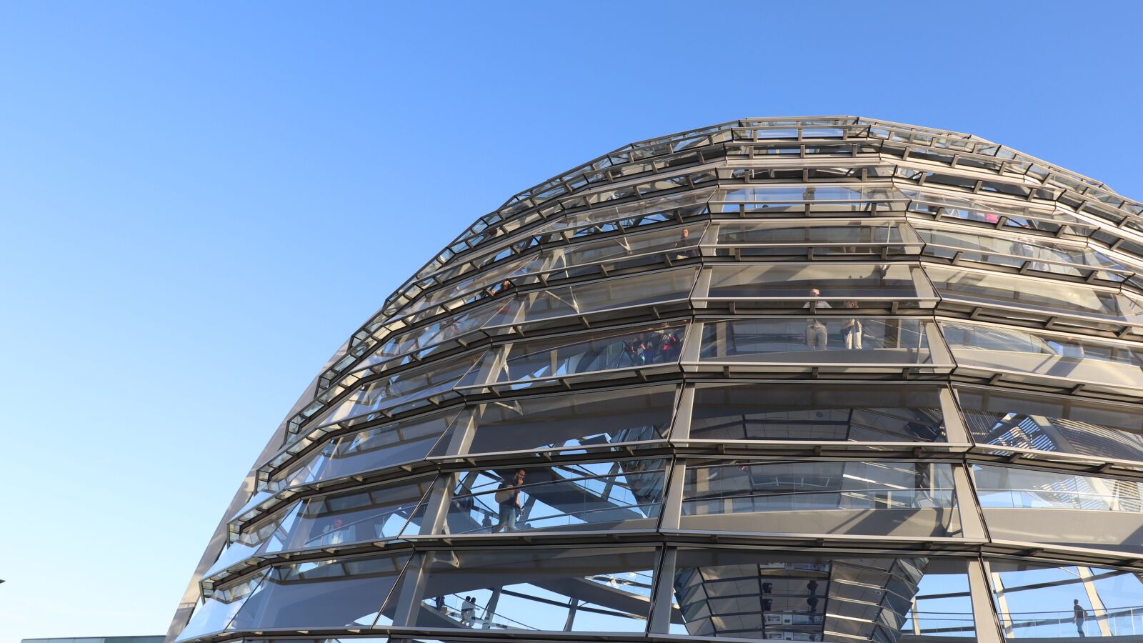 Canon EF-S 18-135mm F3.5-5.6 IS USM sample photo. Berlin, the reichstag, the photography