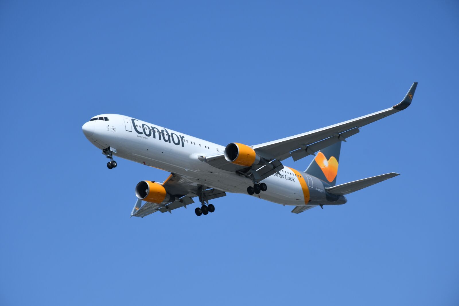 Nikon D7500 sample photo. Twin jet plane, yellow photography