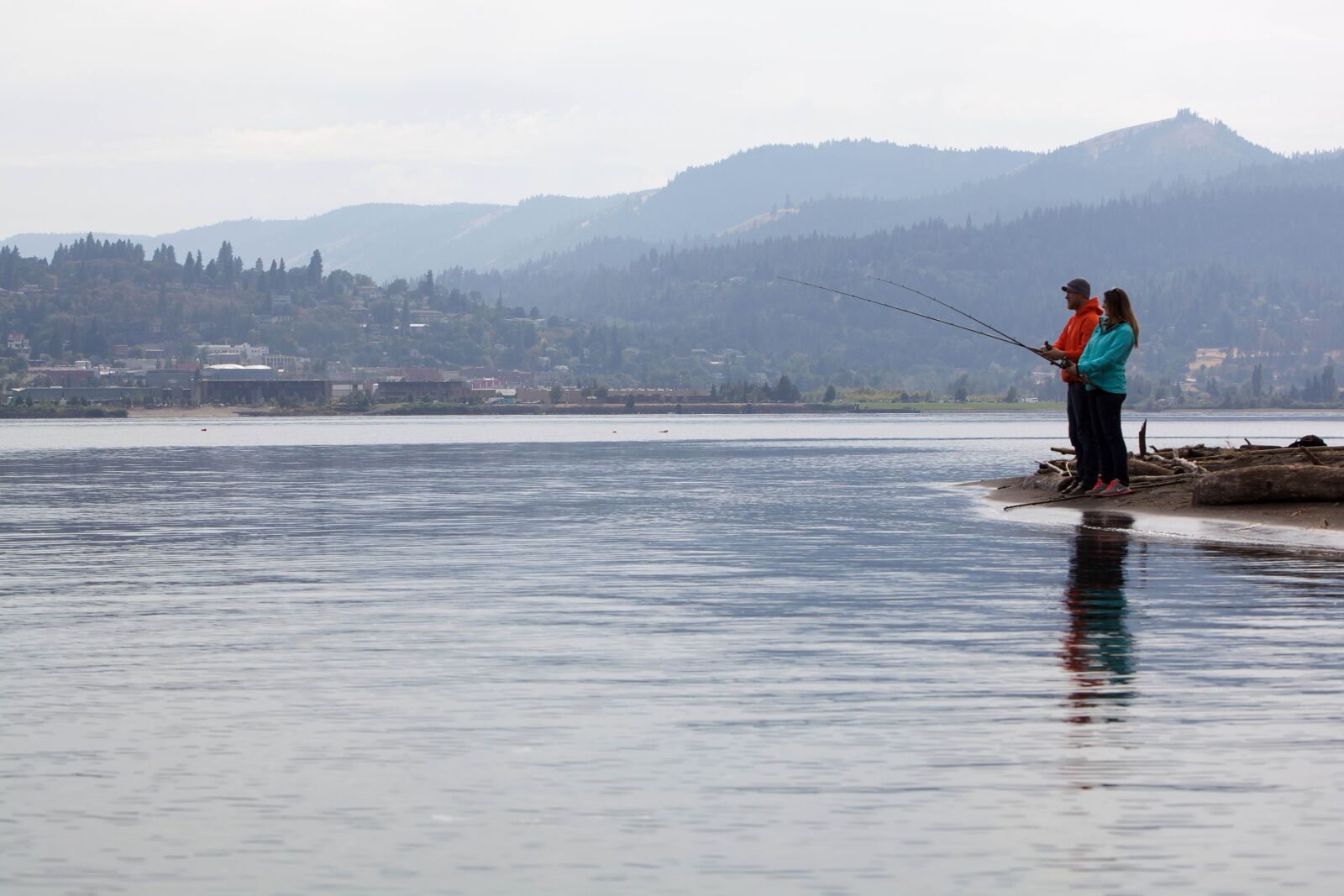 Canon EOS 5D Mark II sample photo. Anglers, shore, fishing, urban photography