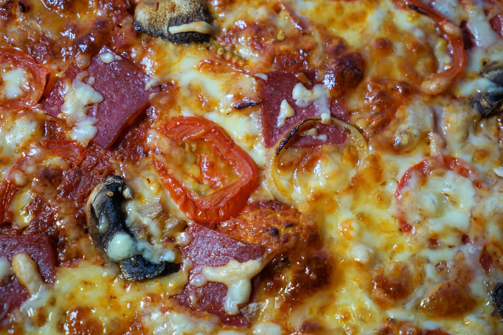 Sony a7 II + Sony Vario Tessar T* FE 24-70mm F4 ZA OSS sample photo. Pizza, italian, gourmet photography