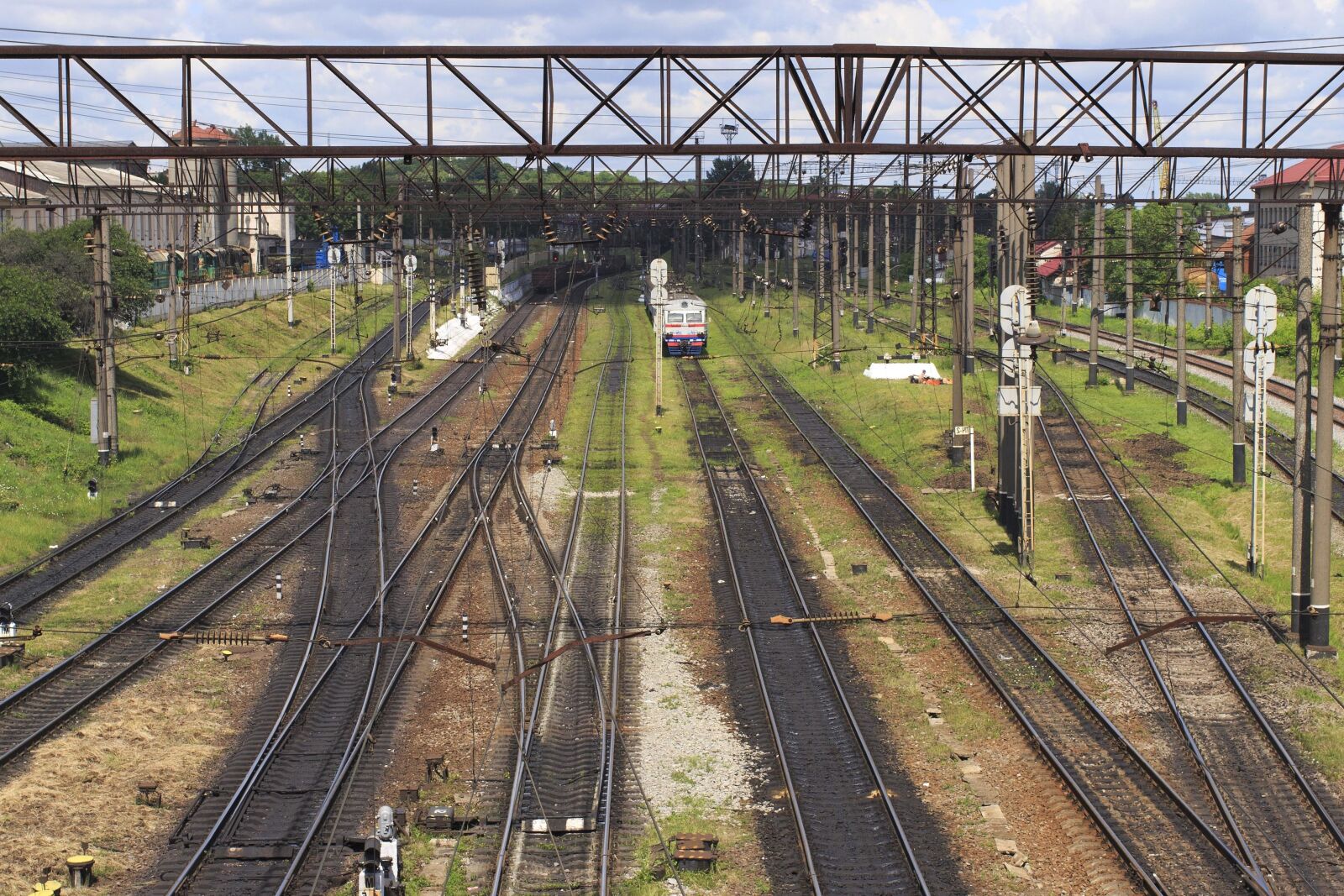 Canon EOS 100D (EOS Rebel SL1 / EOS Kiss X7) sample photo. Train, locomotive, railroad, intersection photography