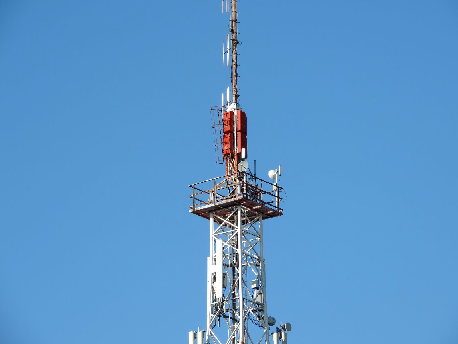 Nikon Coolpix P520 sample photo. Wireless, antenna, tower, television photography