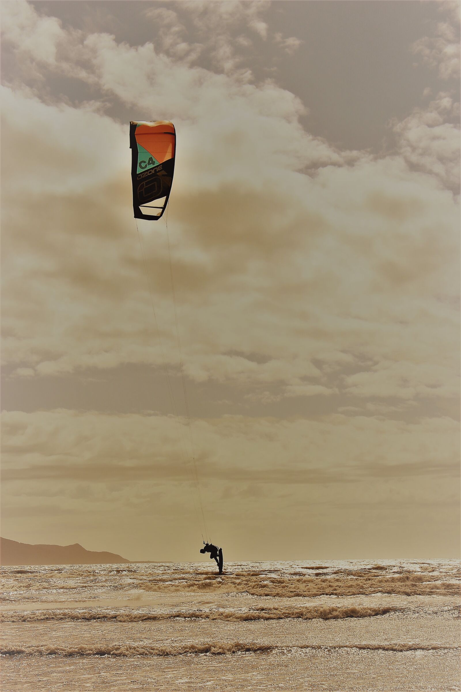 Canon EOS 600D (Rebel EOS T3i / EOS Kiss X5) sample photo. Kiteboarding, tricks, beach photography