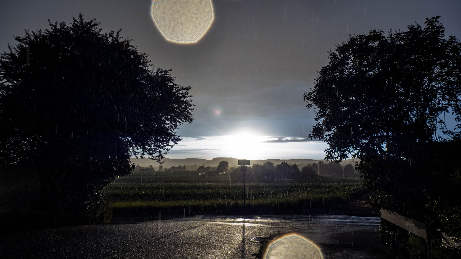 Sony Cyber-shot DSC-RX100 sample photo. Flare, rain, raindrops, reflections photography