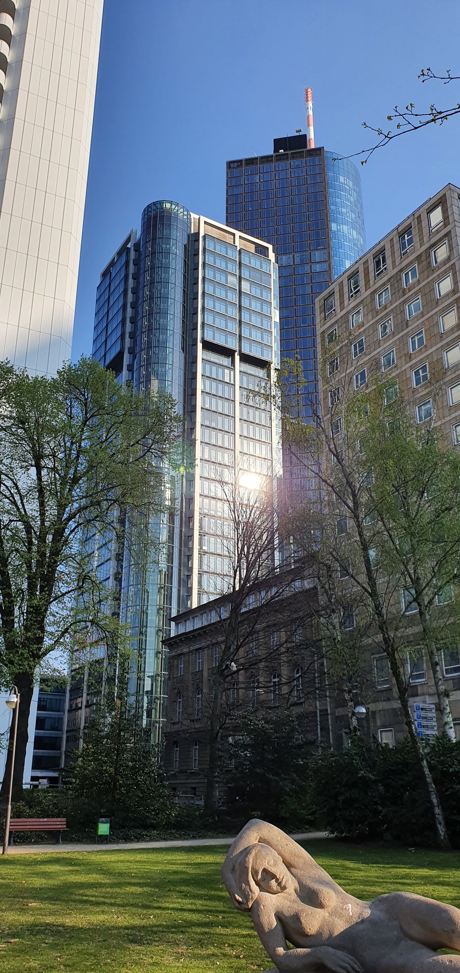 Samsung Galaxy S10 sample photo. Monument, skyscraper, frankfurt photography