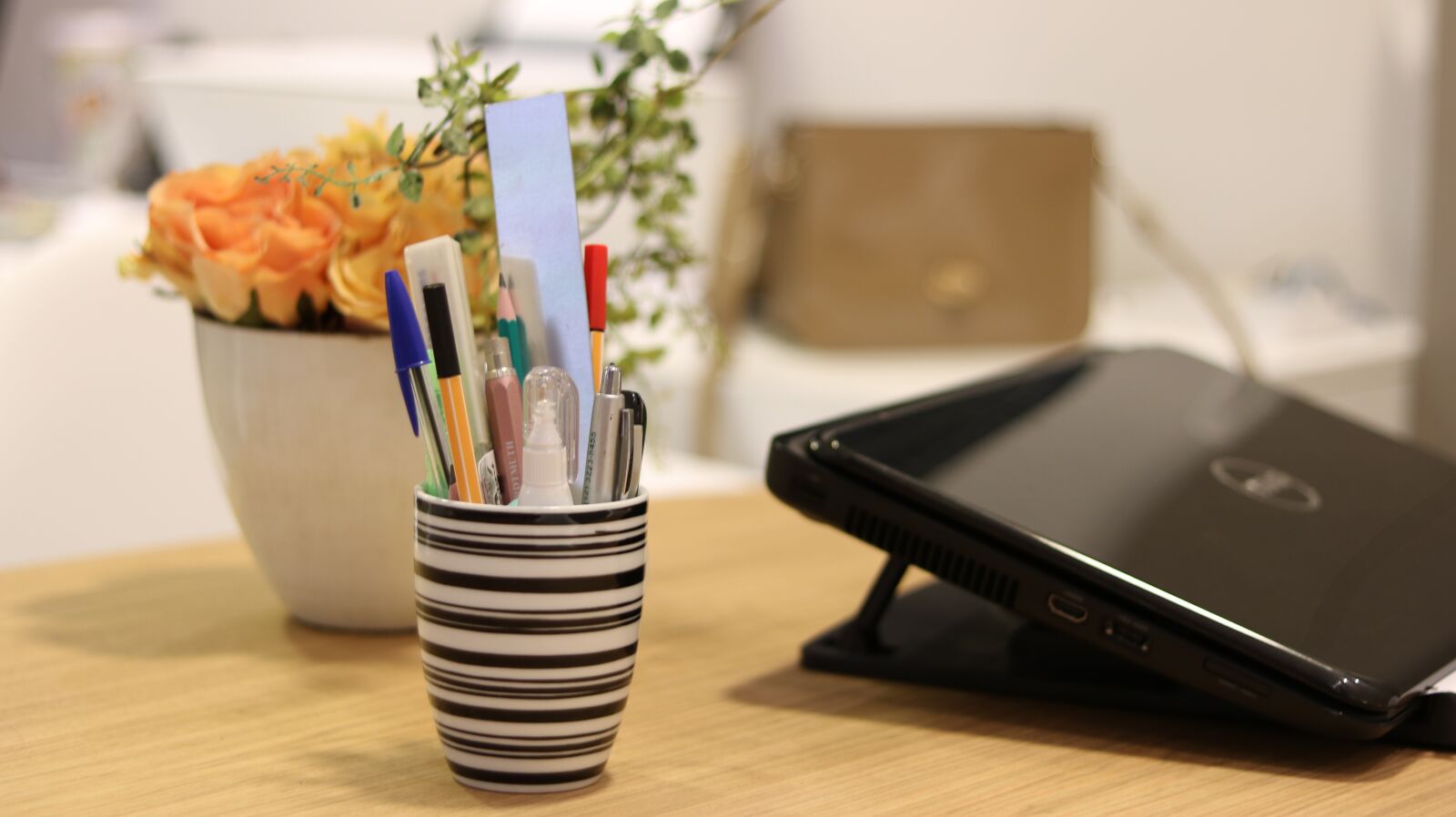 Canon EOS 750D (EOS Rebel T6i / EOS Kiss X8i) sample photo. Table, office, decoration photography