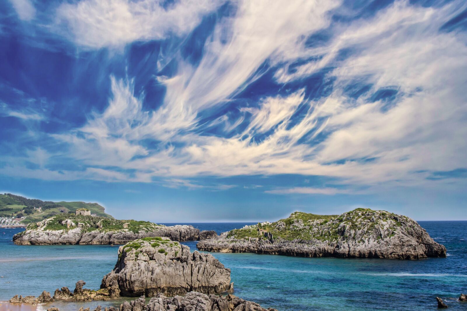 Canon EOS 60D + Canon EF 24-105mm F4L IS USM sample photo. Beach, clouds, noja photography