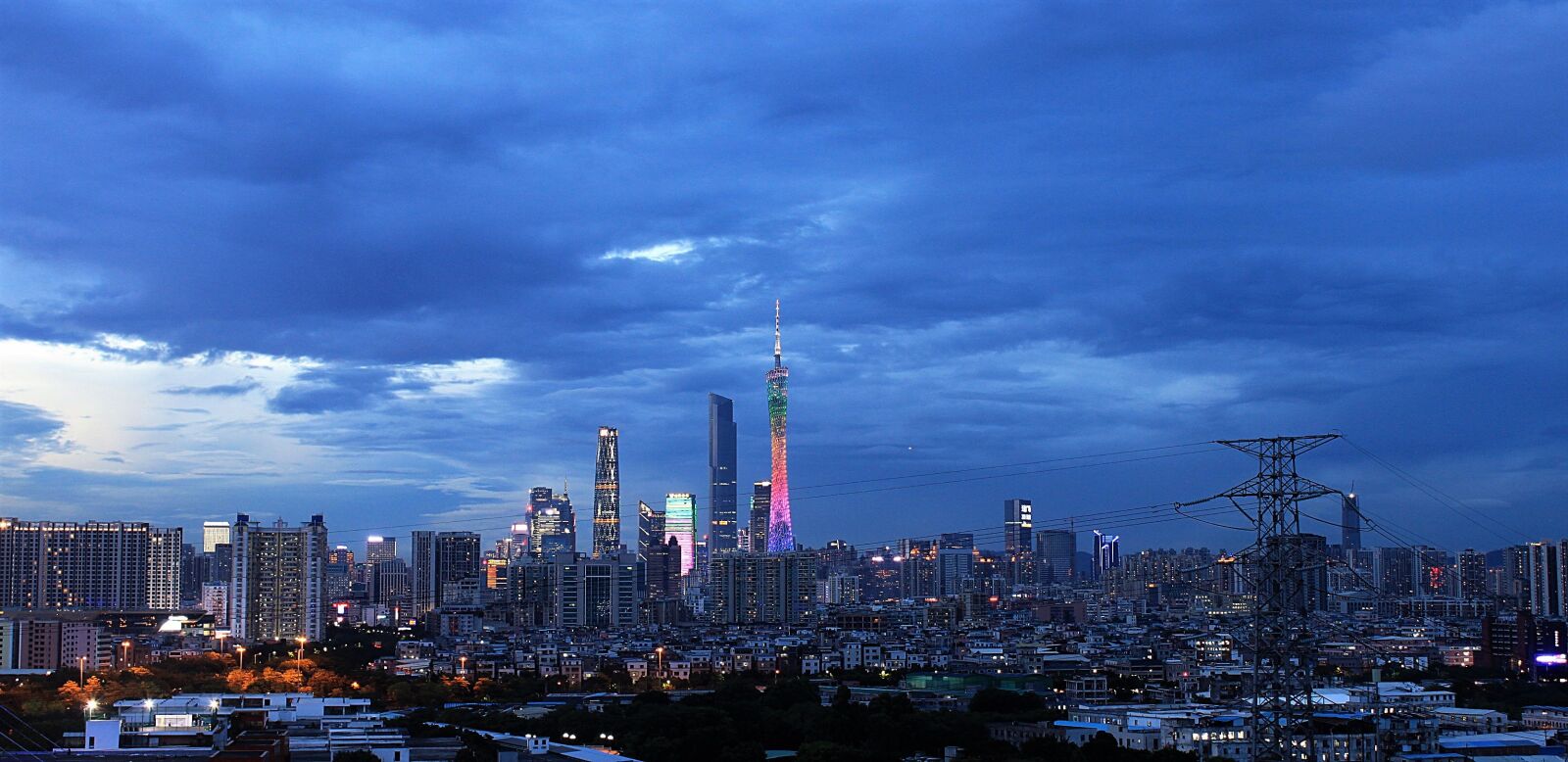 Canon EOS 500D (EOS Rebel T1i / EOS Kiss X3) sample photo. Guangzhou, cbd, tower photography