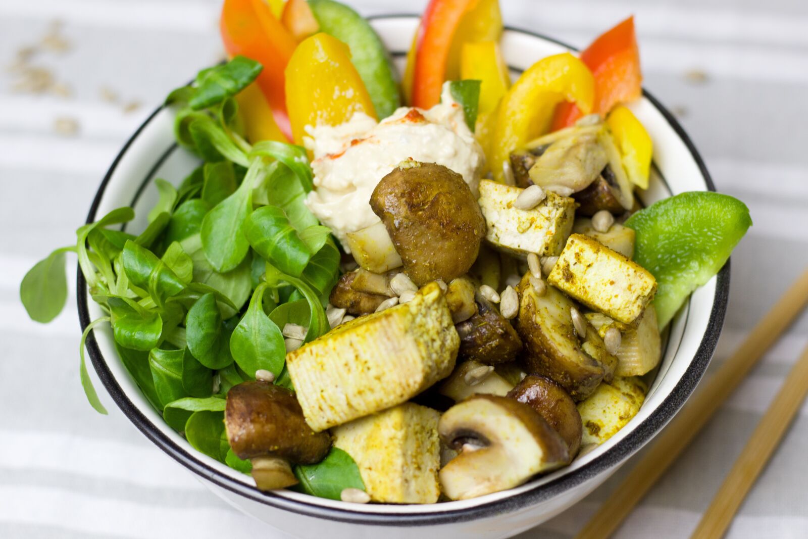Canon EOS 600D (Rebel EOS T3i / EOS Kiss X5) + Canon EF 50mm F1.8 STM sample photo. Vegetables, healthy, paprika photography
