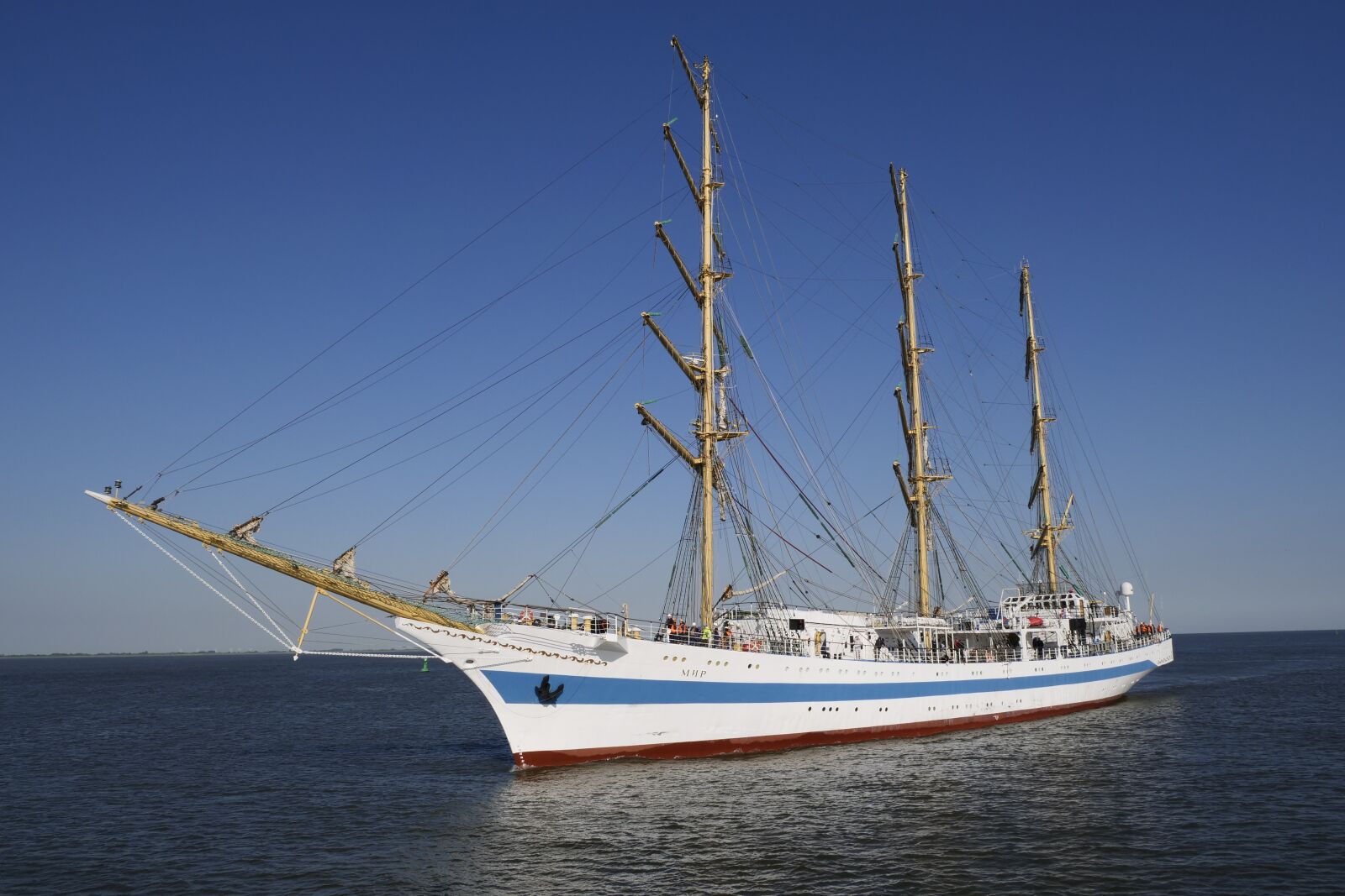 Panasonic Lumix DC-G9 sample photo. Shipping, seafaring, sail training photography