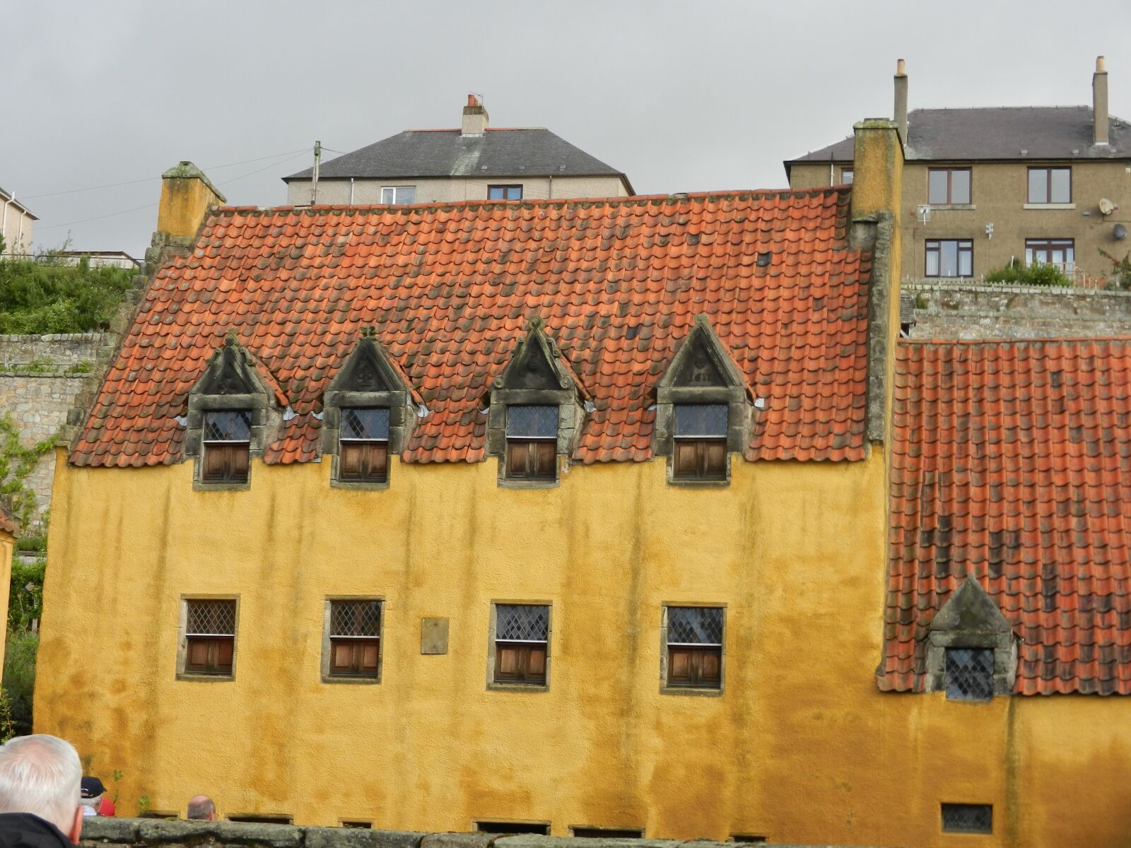 Nikon Coolpix S9100 sample photo. Scottish palace, yellow building photography