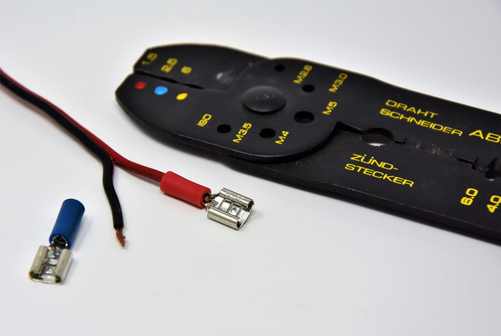 Nikon D7200 sample photo. Cable shoes, cable, plug photography