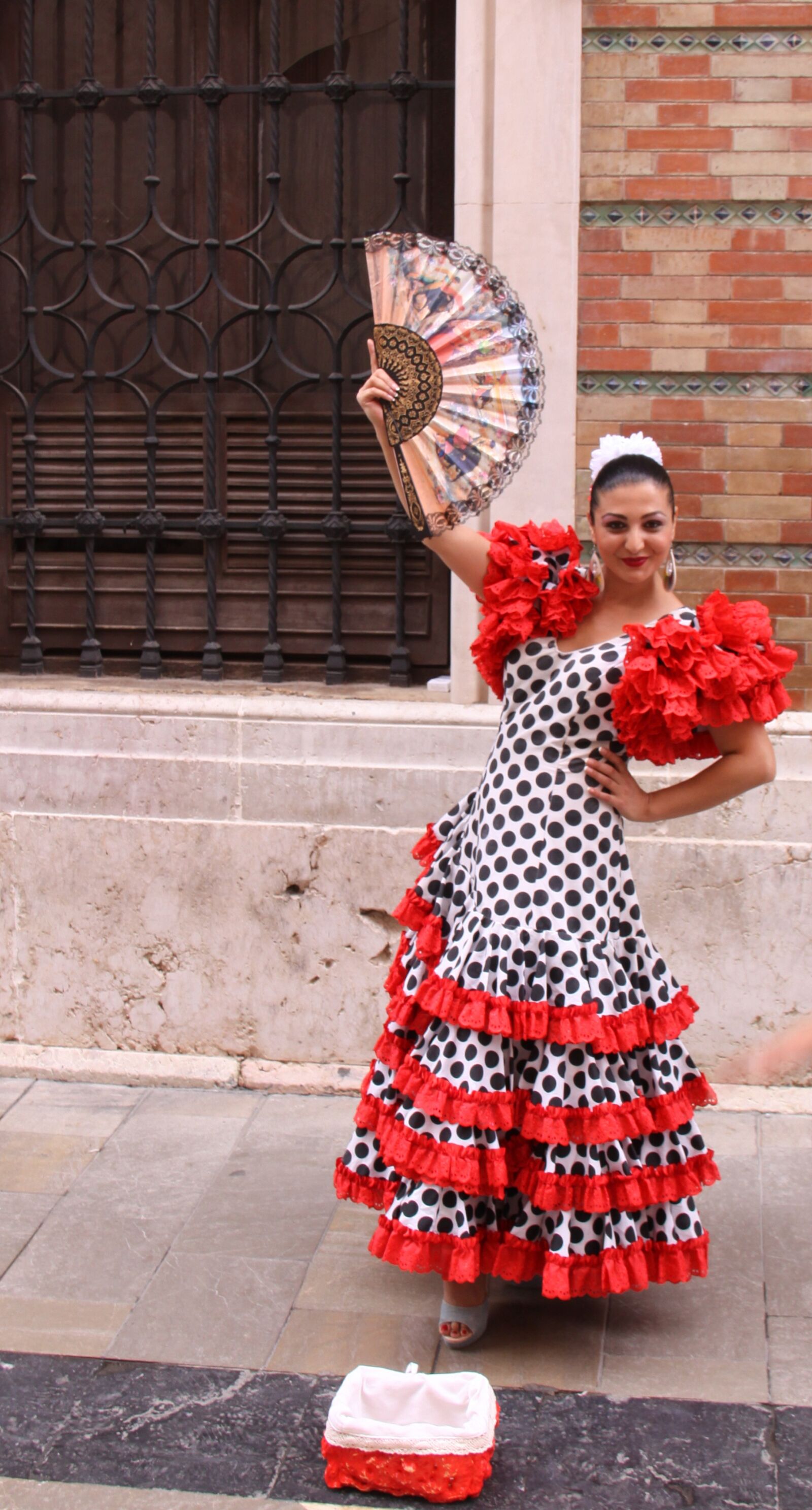 Canon EOS 50D sample photo. Flamenco dancer, dress, ruffles photography